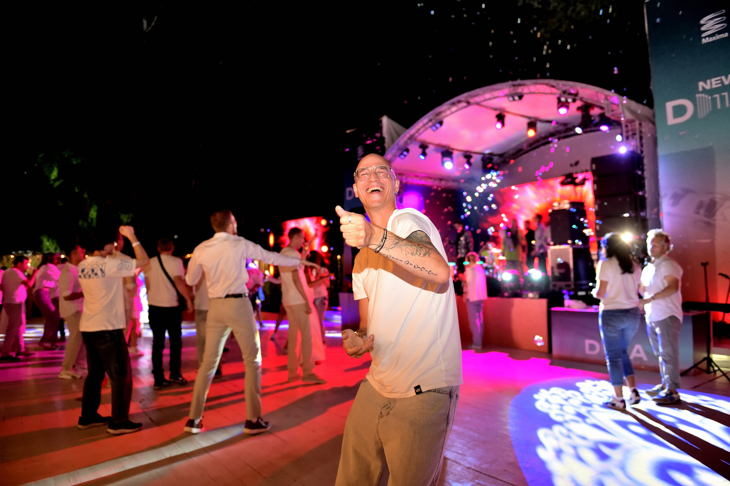 "Вечеринка после официальной программы на корпоративе".