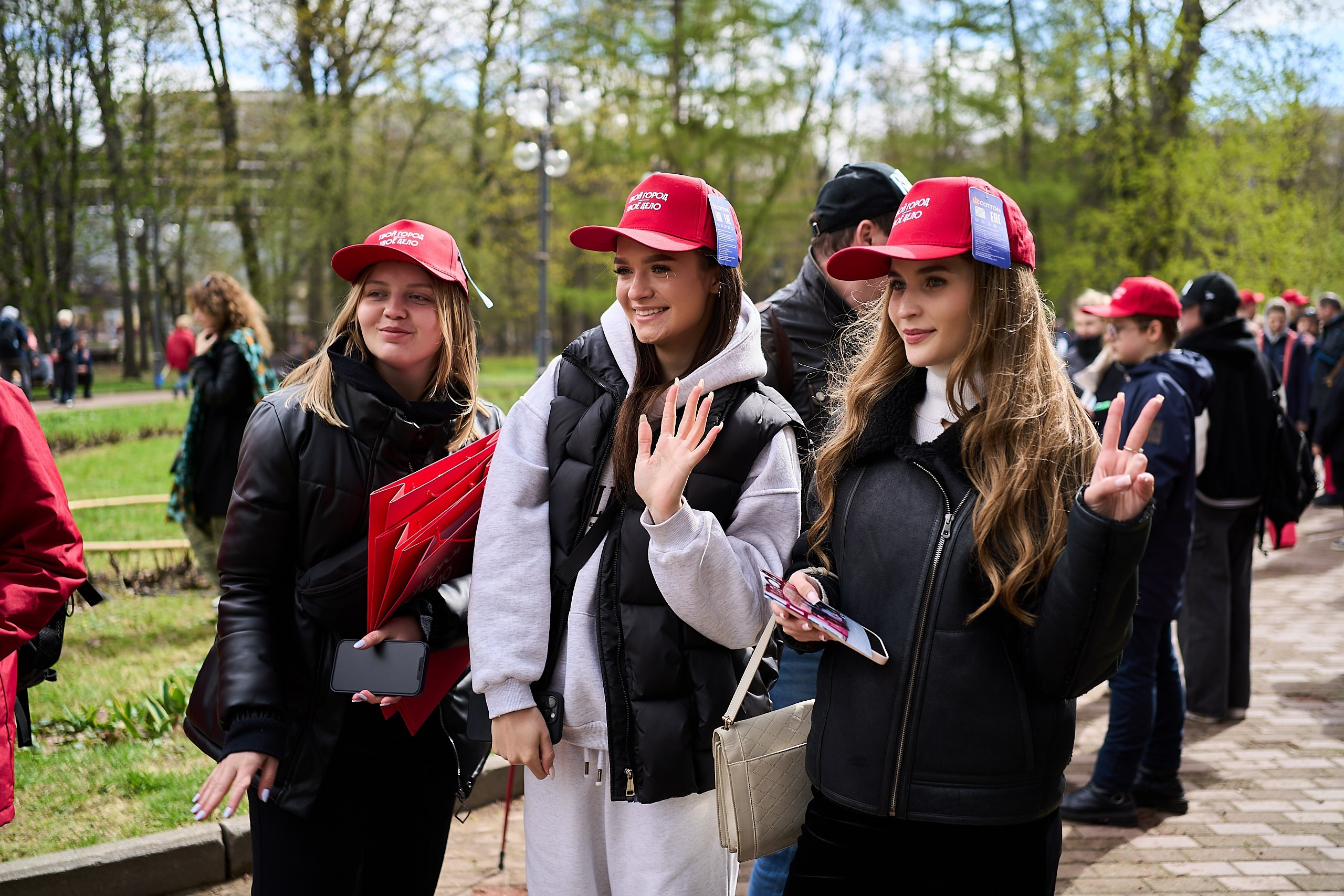 Субботник у Управления делами Мэра и Правительства Москвы. Фотограф и Видеограф в Москве. Олег Корушев