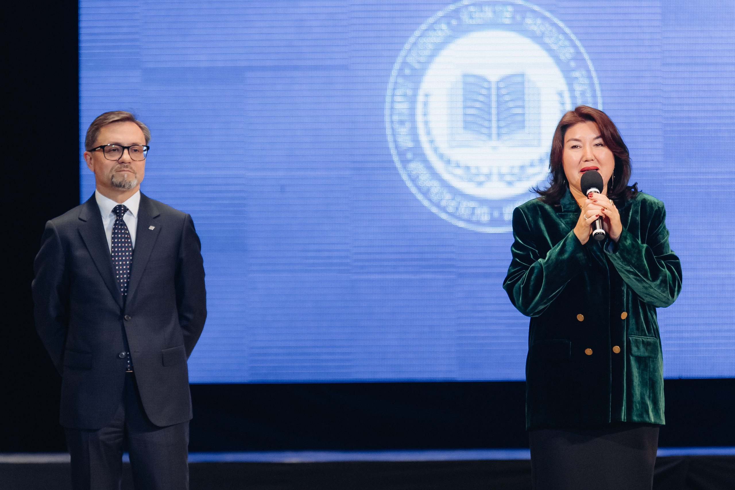 Лучший учитель родного языка и литературы 2025. Свадебный и семейный фотограф в Улан-Удэ