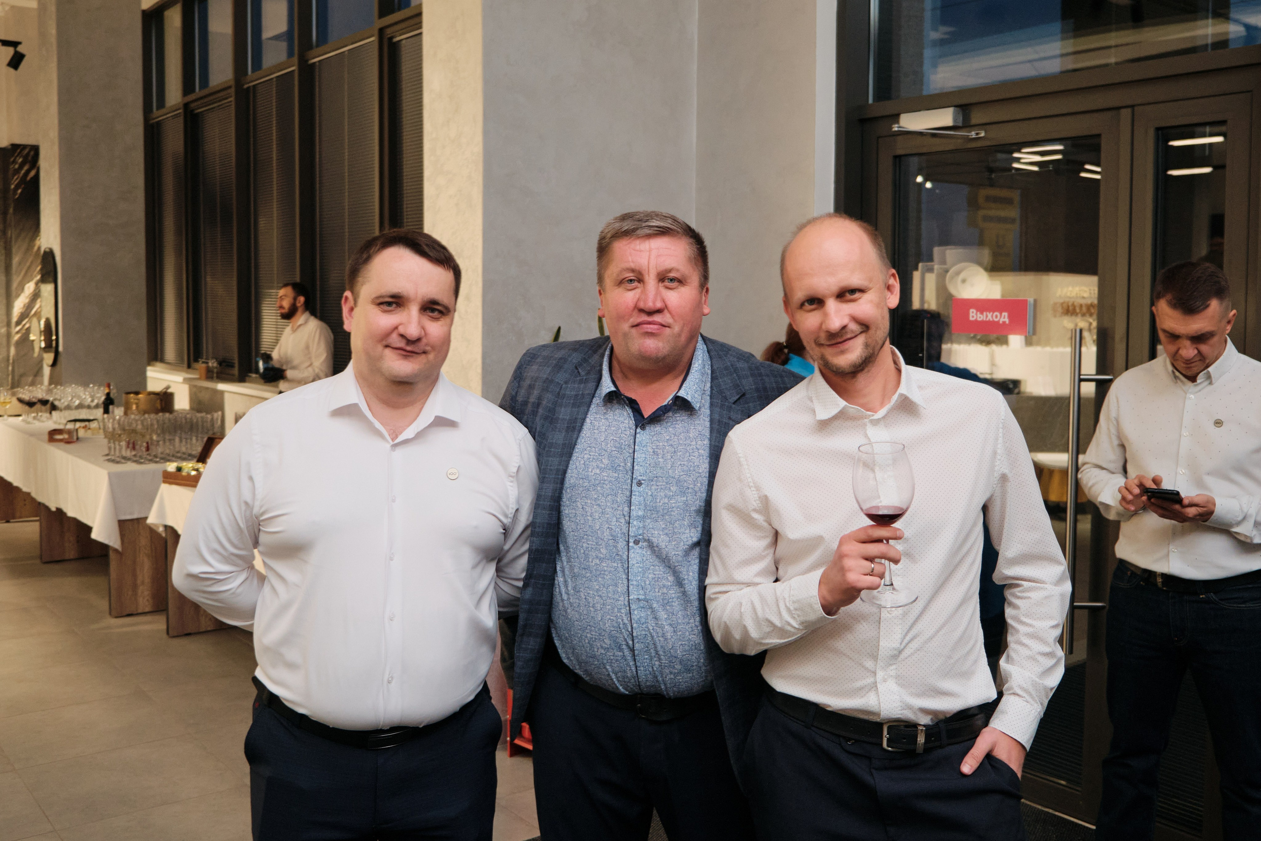 Открытие салона 100 градусов. Антон Ив