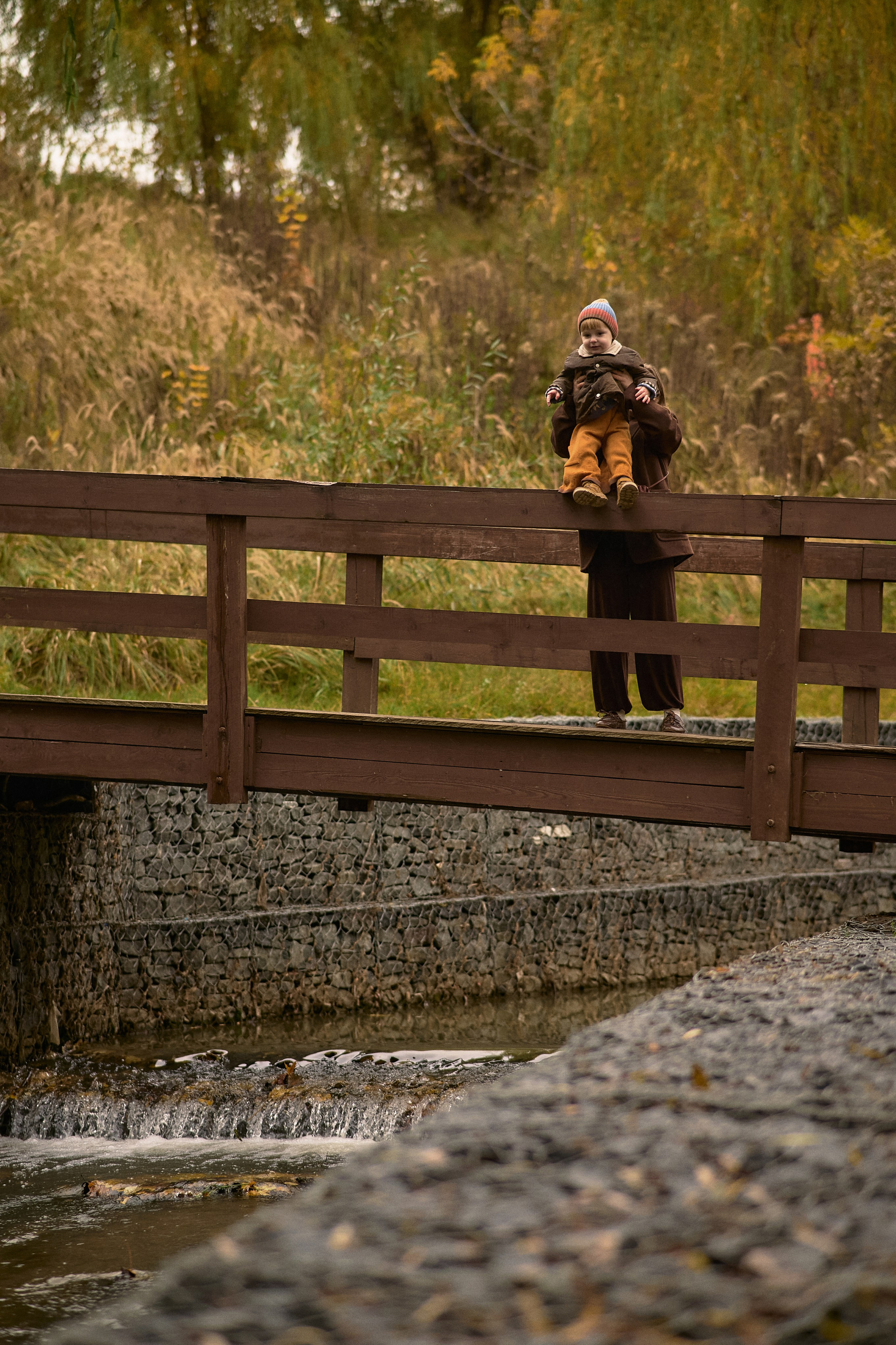 Света и Илюша под дождём. Семейный и свадебный lifestyle-фотограф в Москве Мария Петрова