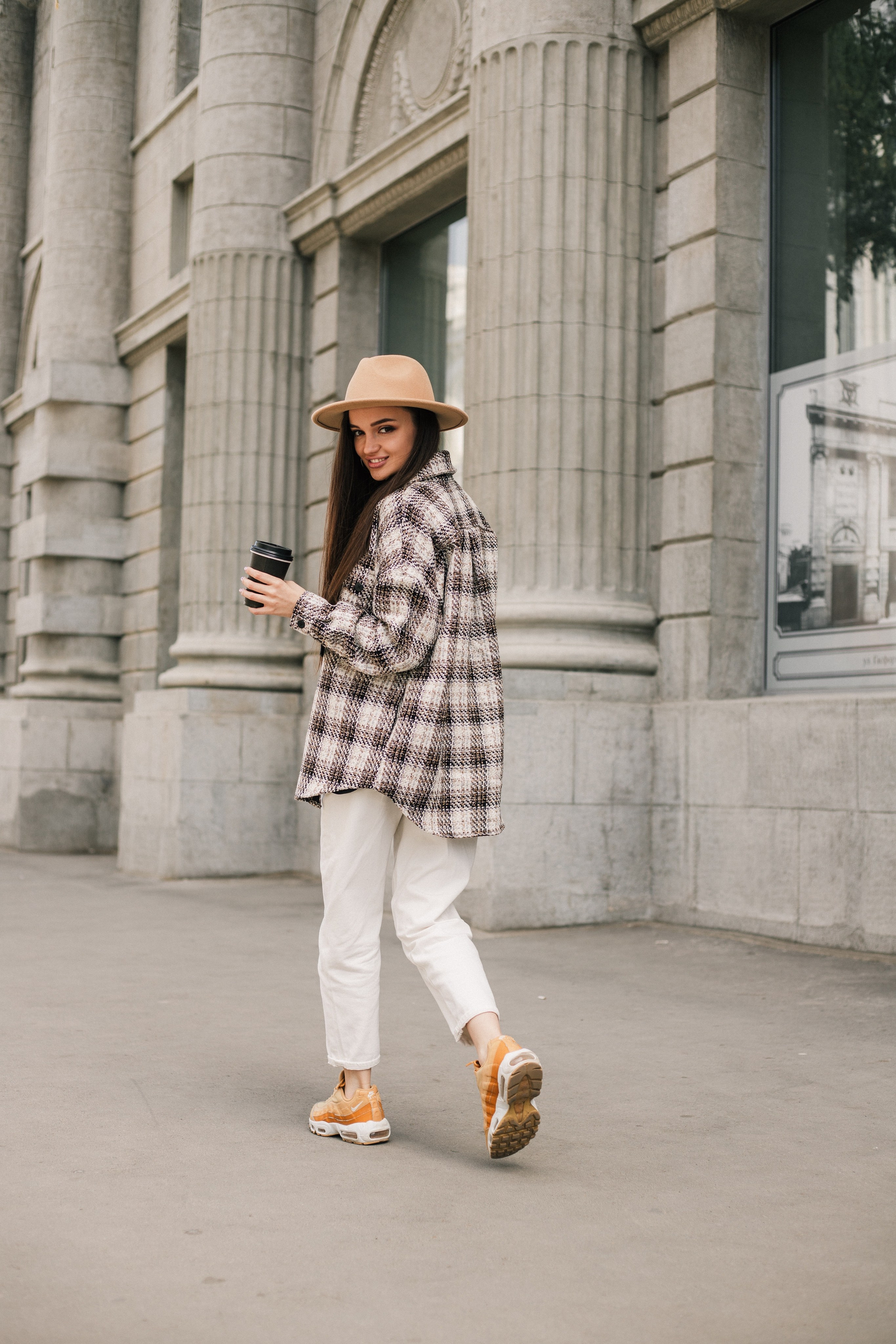 Стрит-съемка. ТМ Продакшн — Съемка для маркетплейсов в Москве