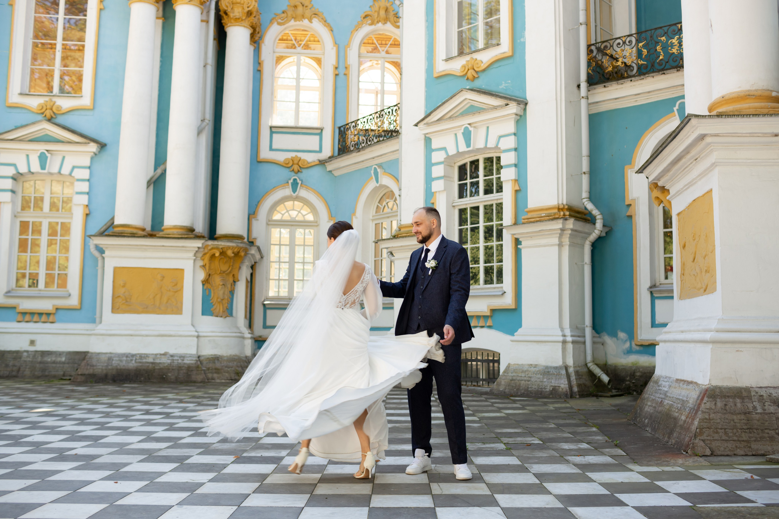 Свадебная фотопрогулка в Пушкине. Свадебный фотограф Кирилл Белый