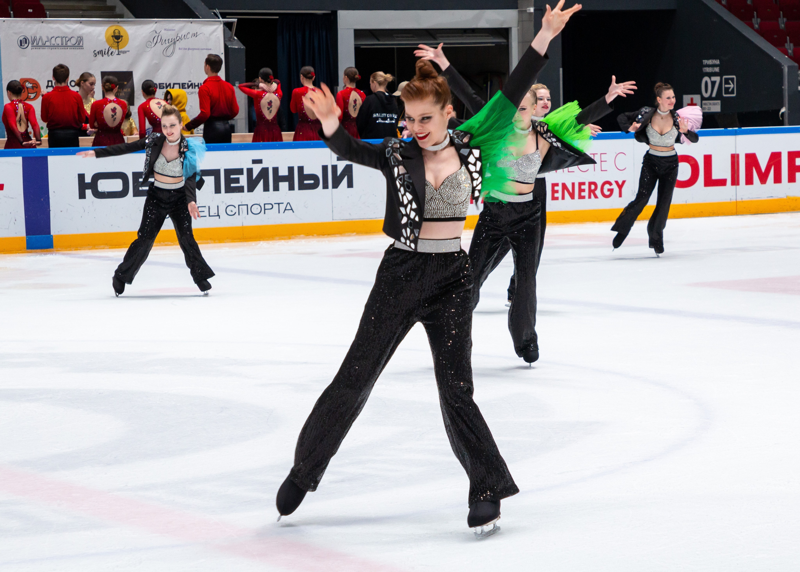 VII Ежегодный фестиваль массовых танцев на льду и фигурного катания «Петровский лёд» Санкт-Петербург 2024. Репортажный фотограф в Москве