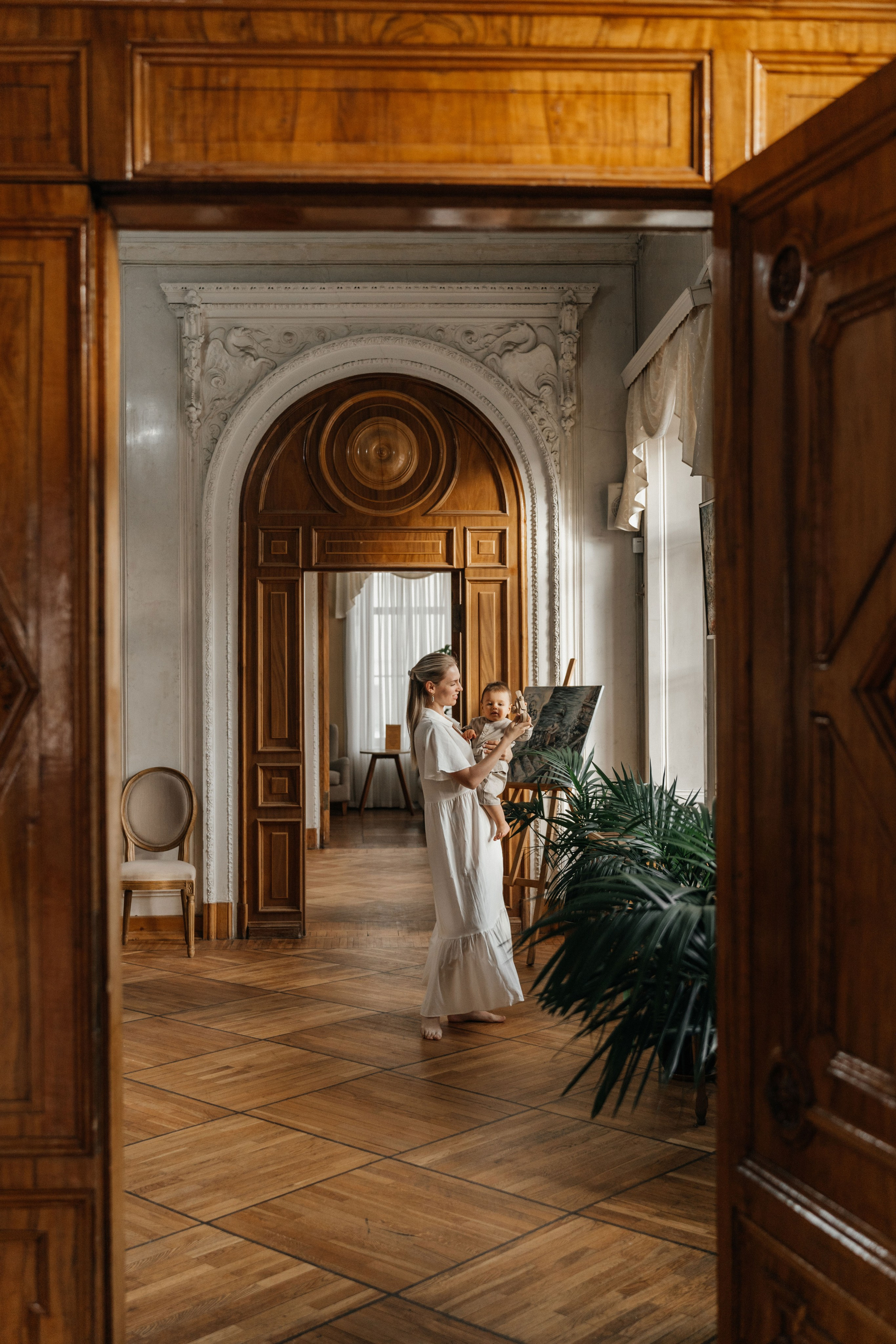 Маленькие ножки в читальне им. Пушкина. Ваш фотограф Вика Артемова