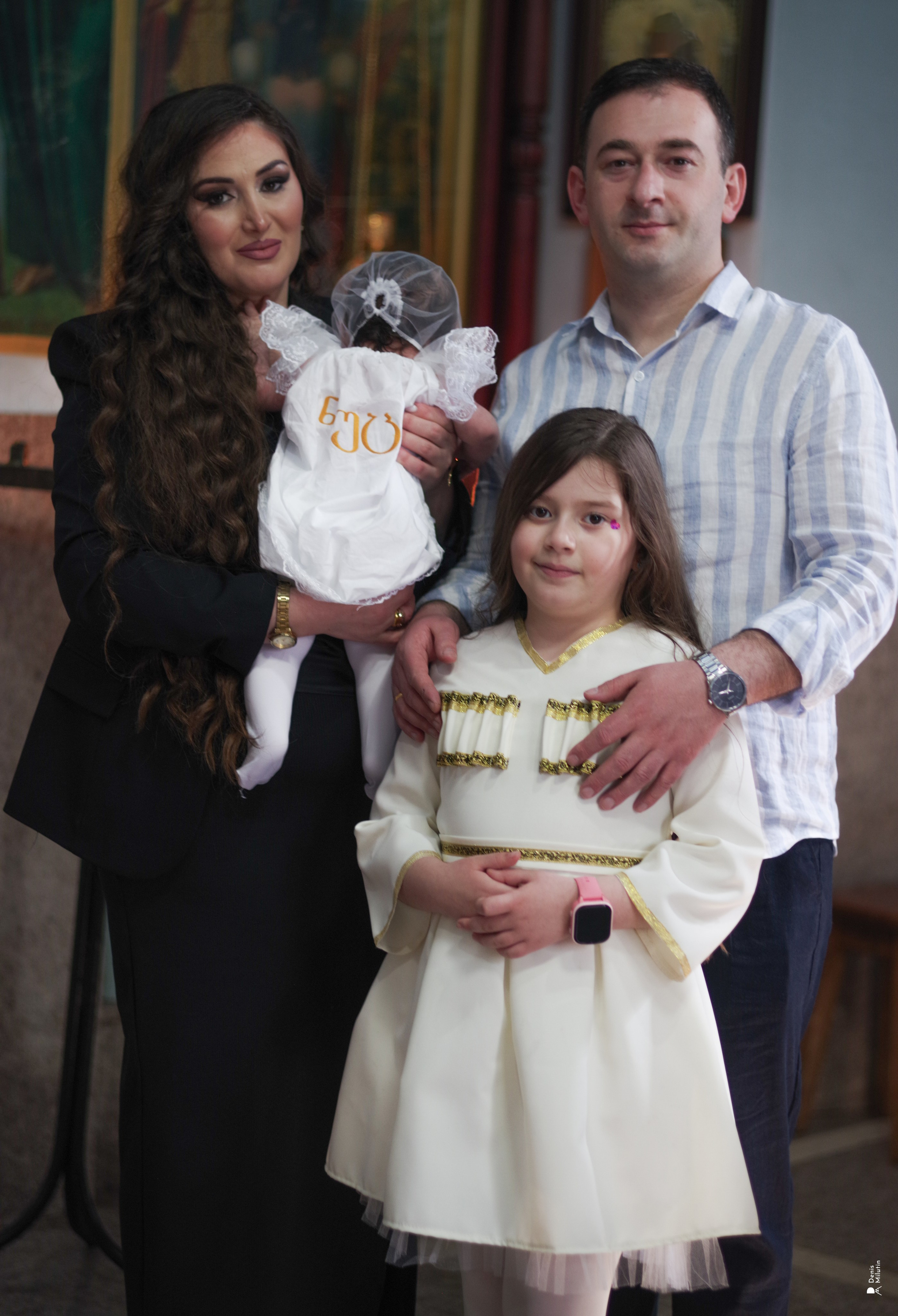 Крещение в церкви Менджи. Портретный фотограф Денис Милютин