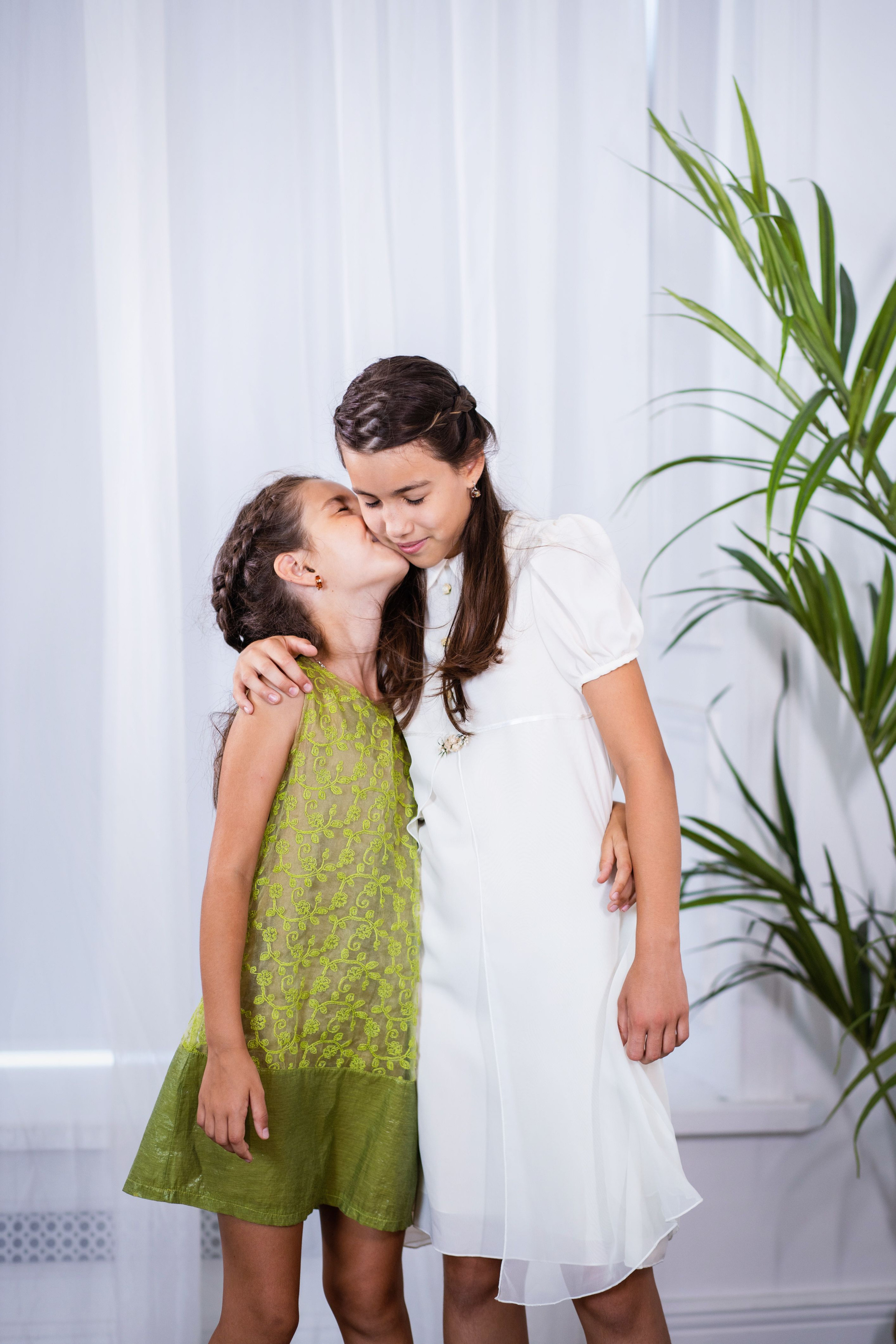 Семейная фотосессия в студии. Профессиональная фото и видеосъемка. Москва