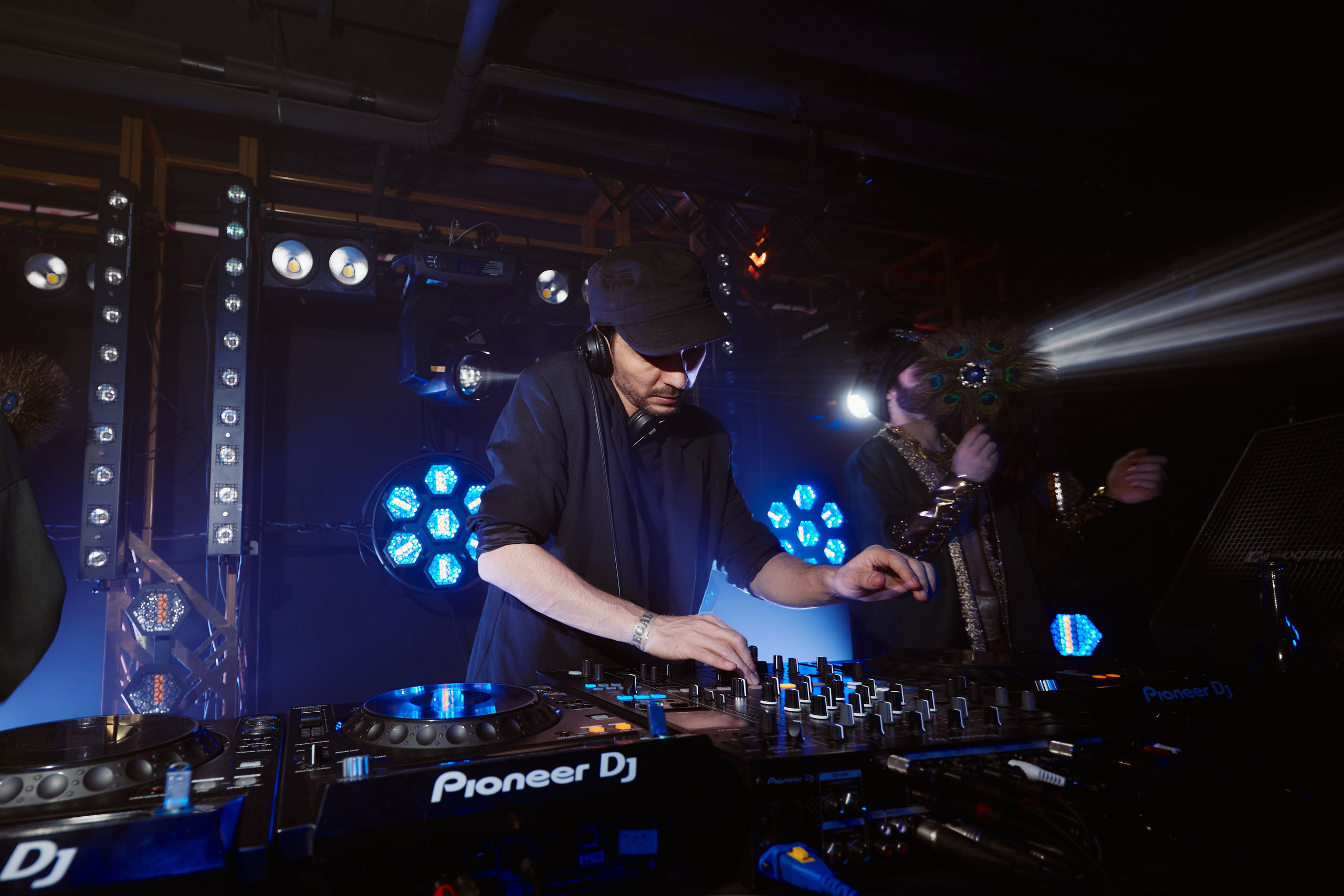 ILLEGAL FRIENDS — MIRAGE [PART III]. СВОИ. ФОТООТЧЕТЫ-СОБЫТИЯ-МЕСТА