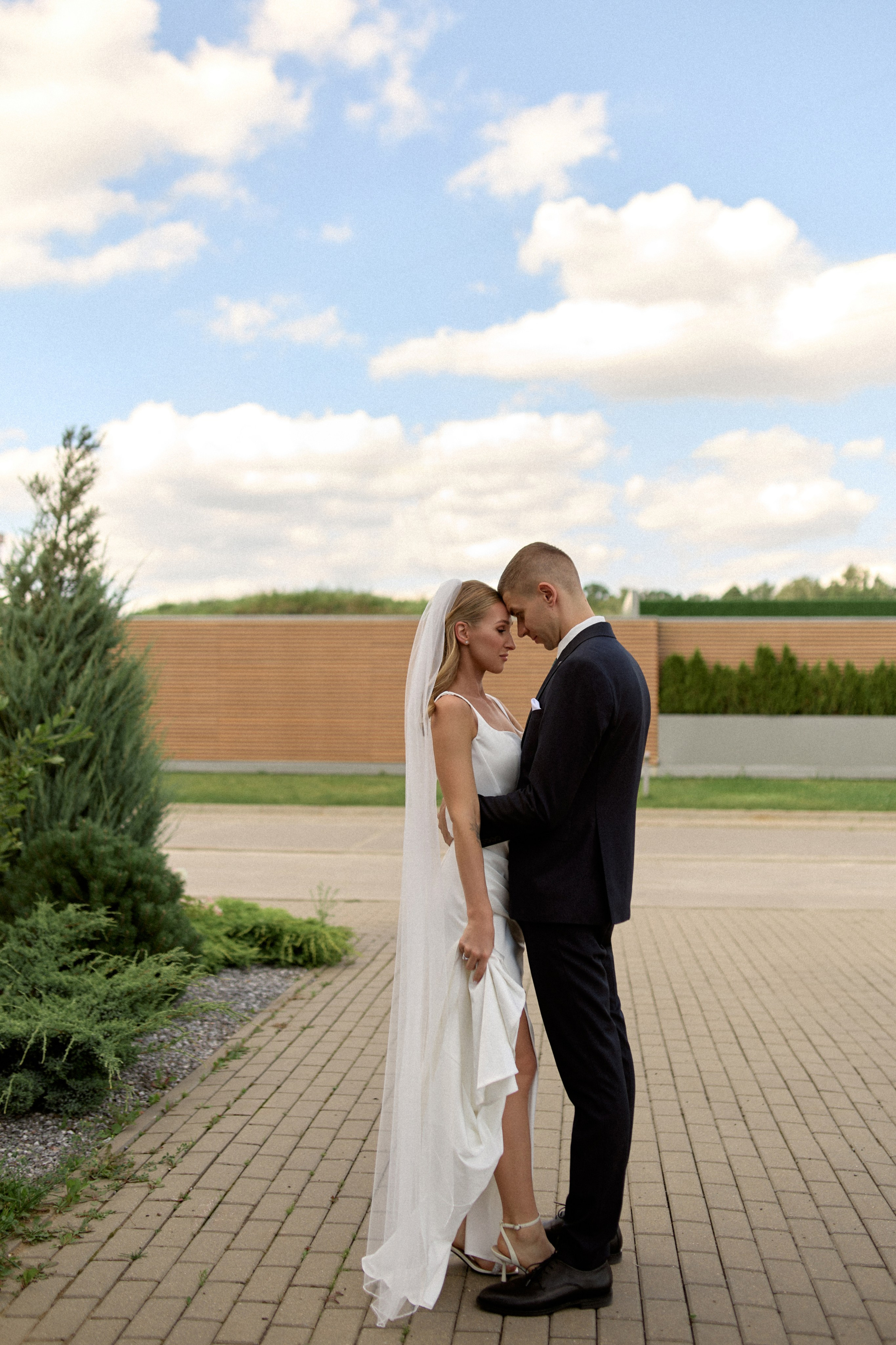 Выездная свадебная фотосессия. Сестры Карабаза. Фотографы и ретушеры в Москве и Санкт-Петербурге