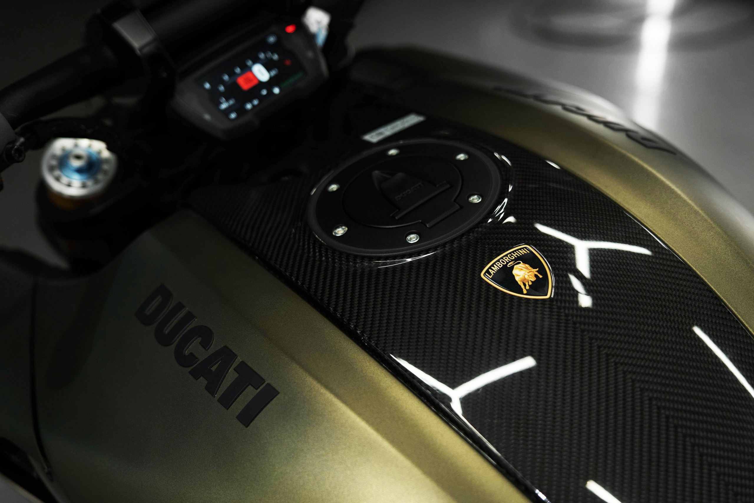 Ducati Diavel Lamborghini. Автомобильный фотограф Светлана Усова