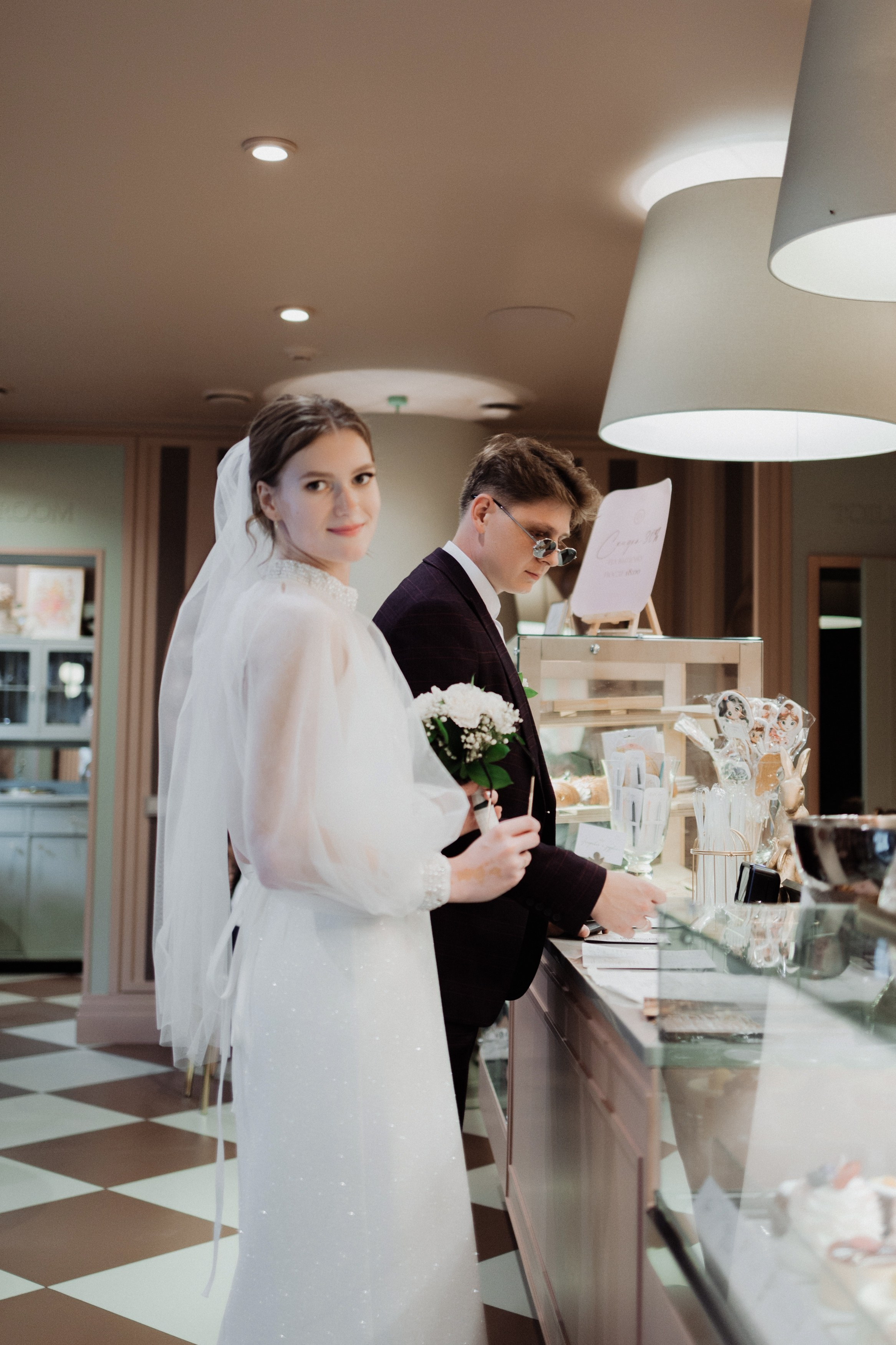 Владислав и Юлия Вечерняя прогулка по городу. Свадебный Фотограф в Иркутске Екатерина Елисеева
