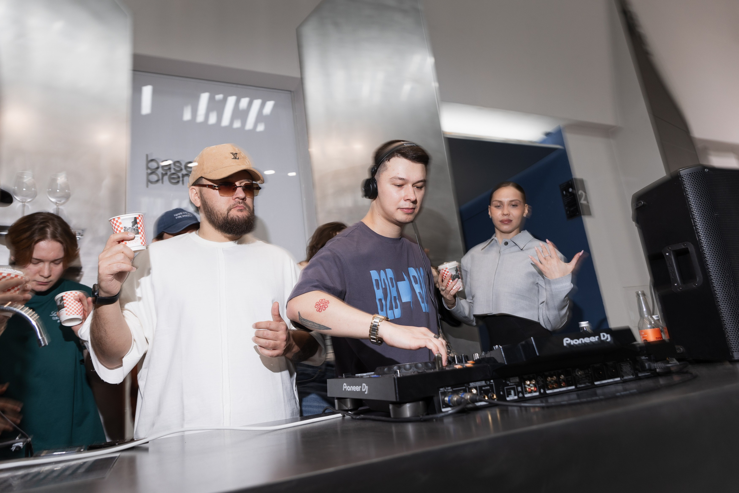 Base | открытие барбершопа. Showbiz | Fashion | Reportage