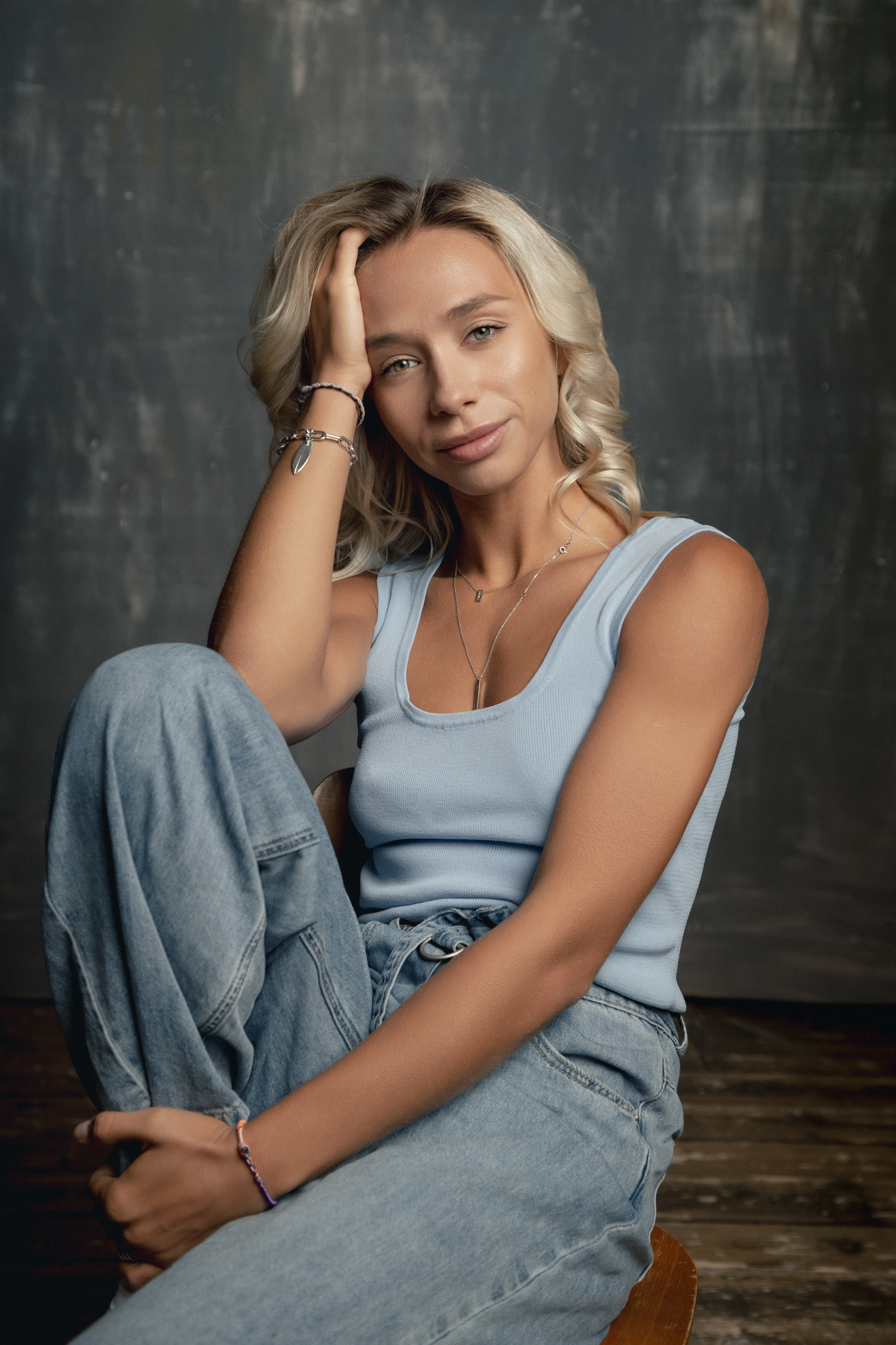 классический портрет женщины в фотостудии, портретный фотограф в москве