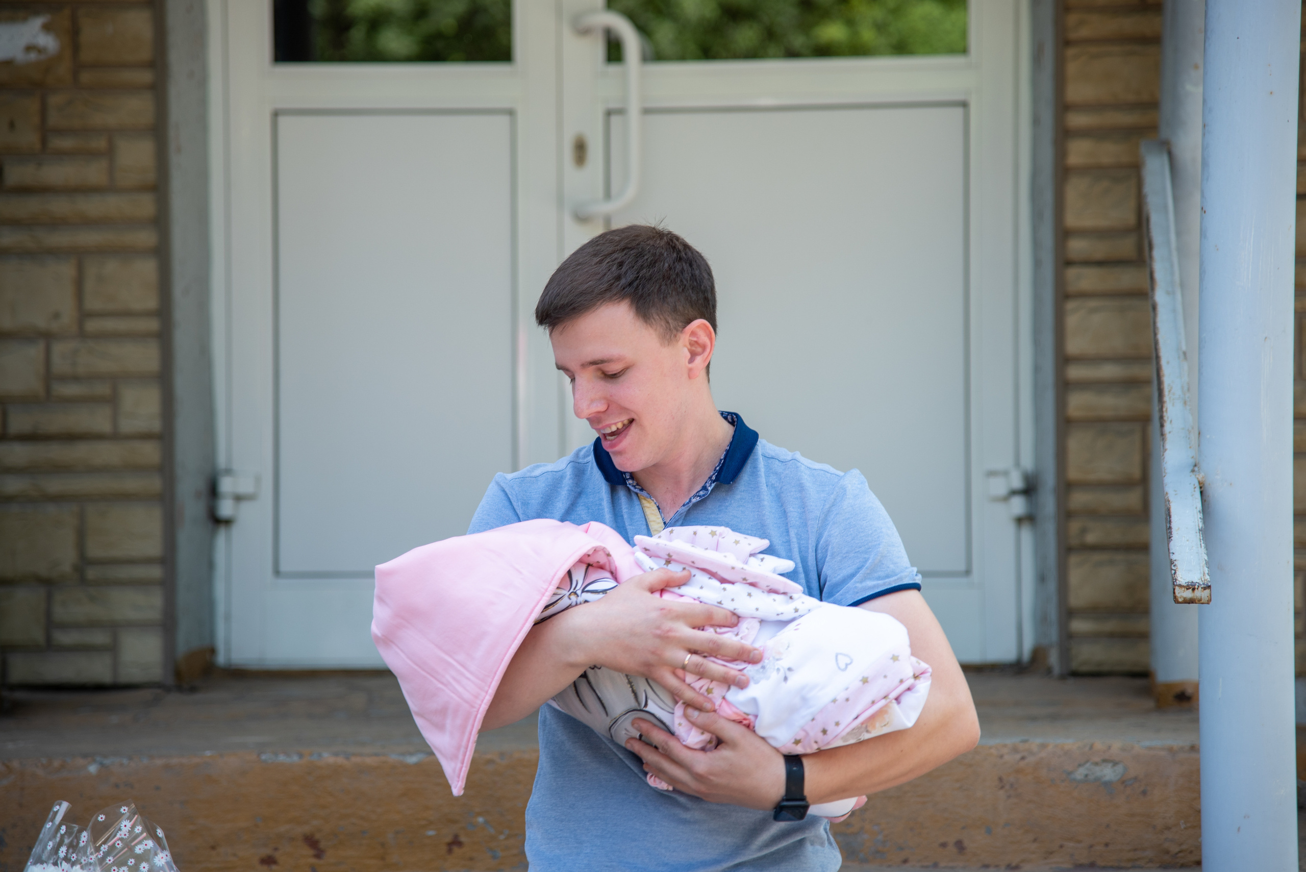 Выписка малыша. Наши молодожены. Ольга Ли свадебный семейный фотограф Иркутск