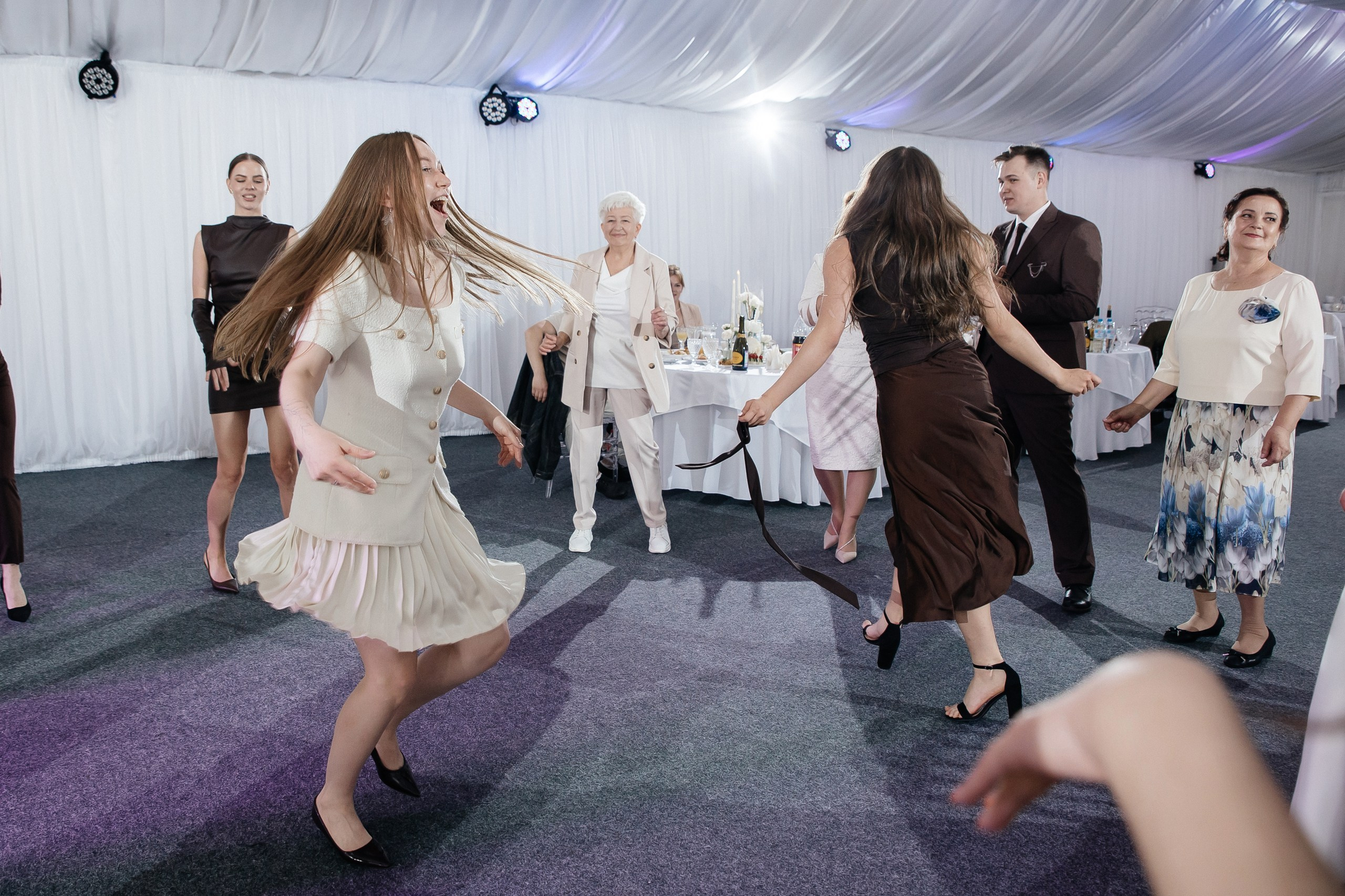 А | А. Любовь, танцы и котики 🐾. Свадебный фотограф Настя Шелл г. Череповец