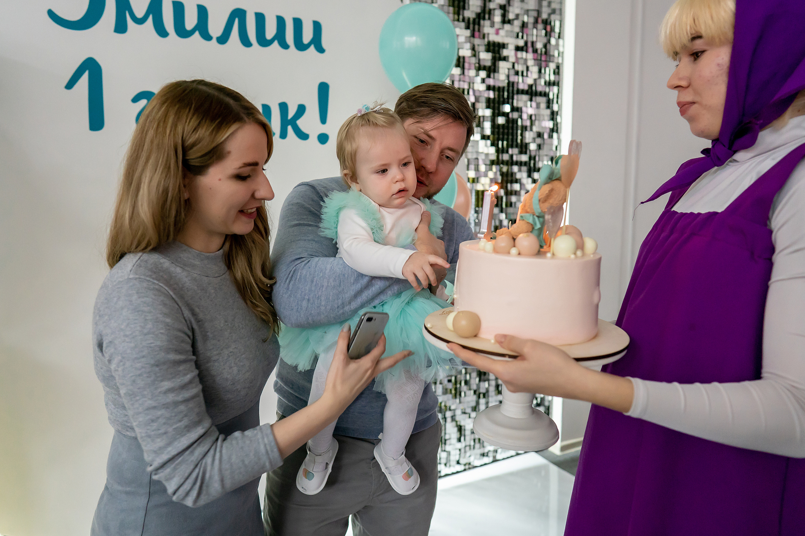 Годик Эмилии. Фотограф на Крещение и Венчание в Красноярске Рамазанова Юлия