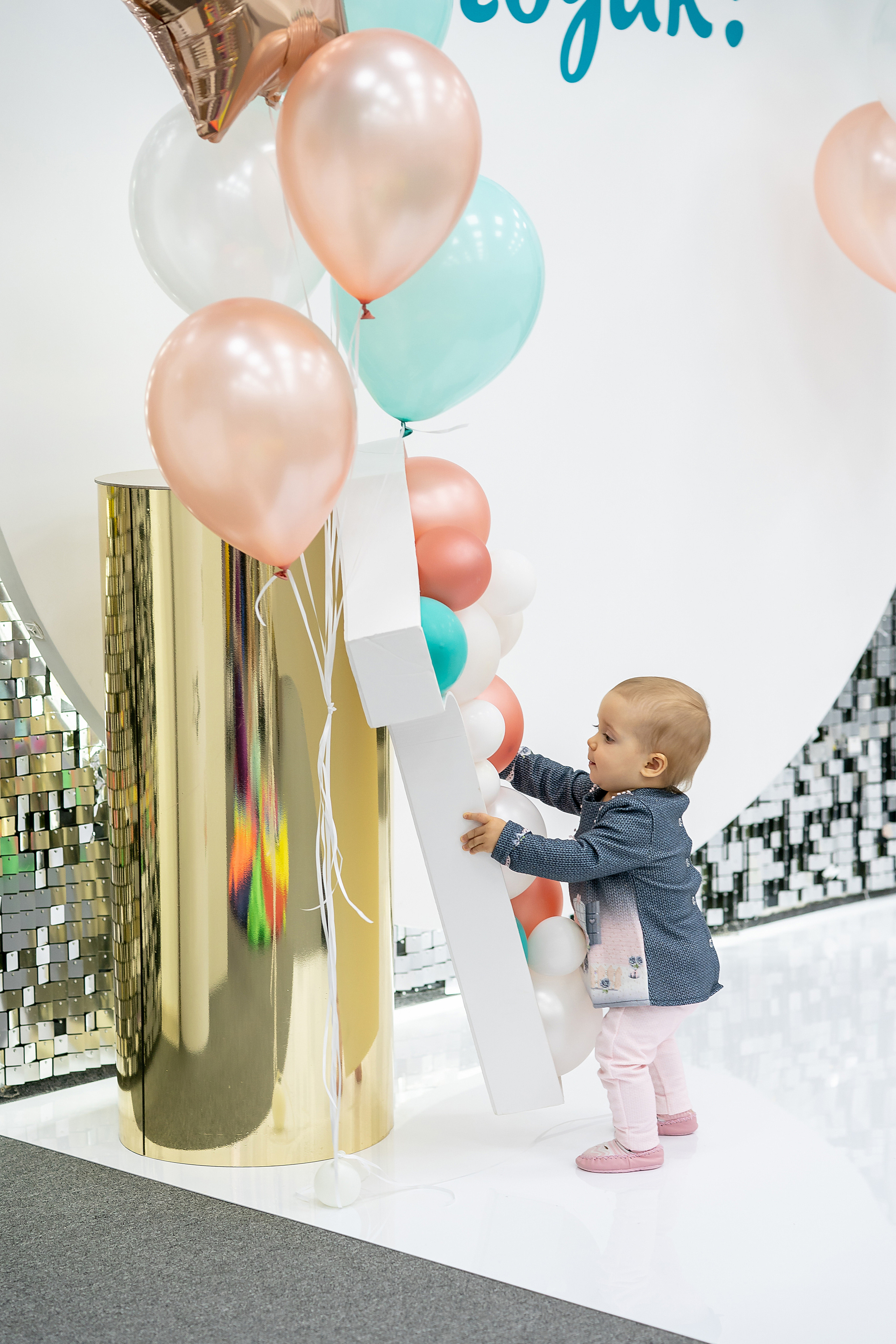 Годик Эмилии. Фотограф на Крещение и Венчание в Красноярске Рамазанова Юлия