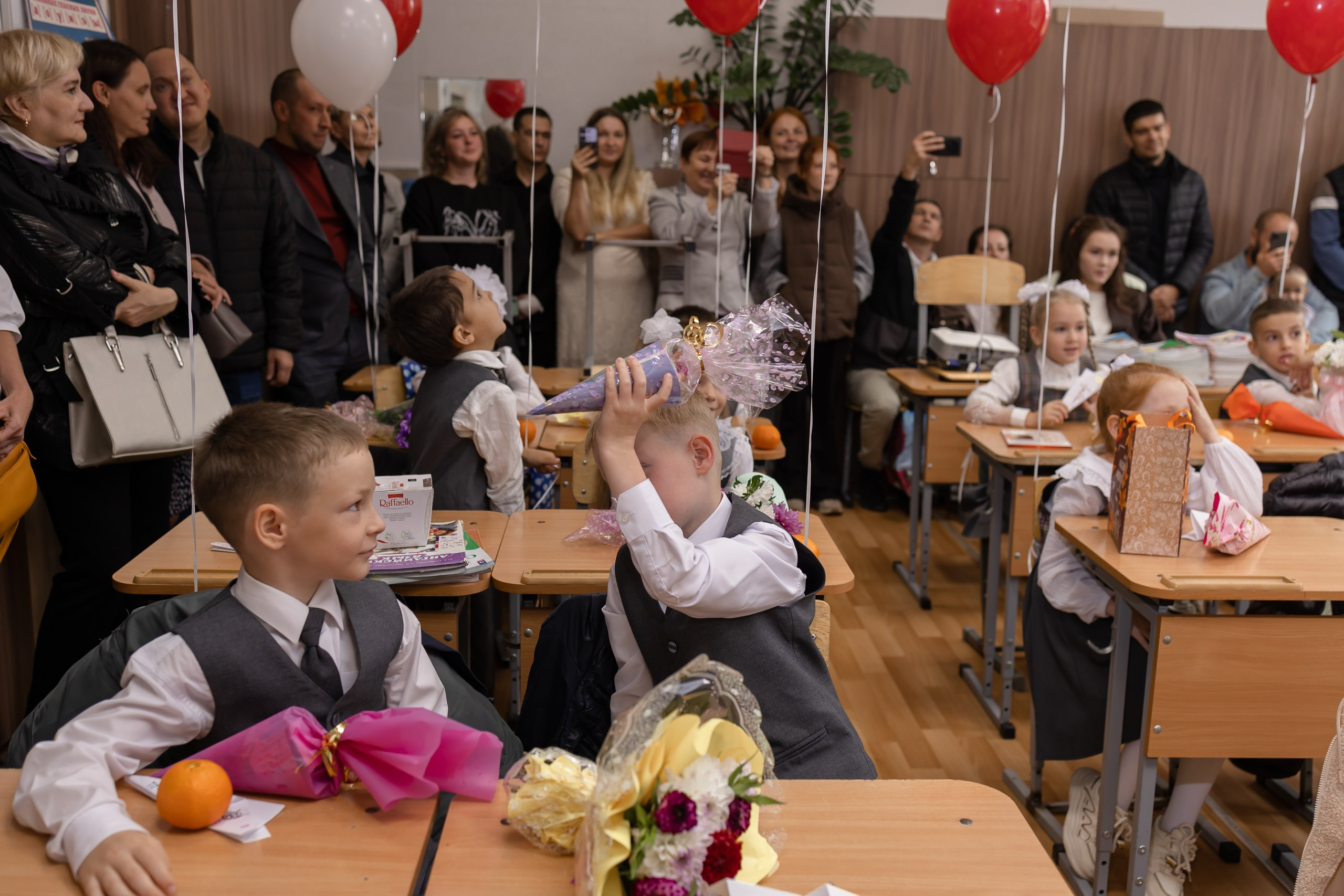 1.09.2026, школа № 10: фото с линейки и первого урока