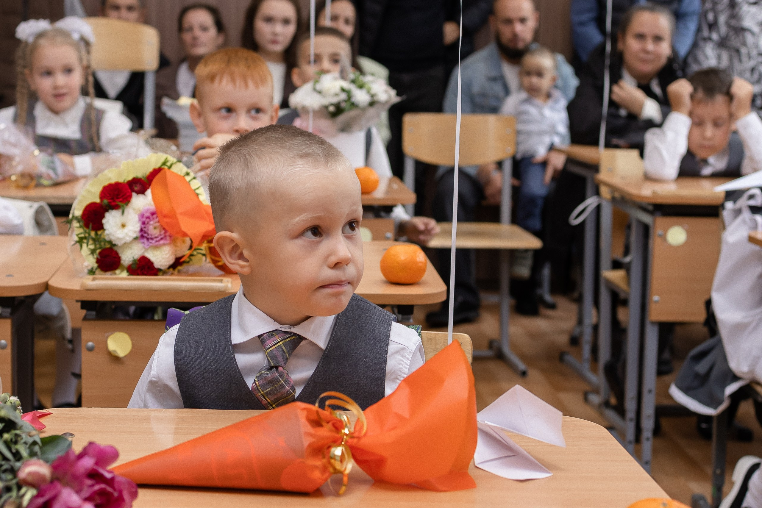 1.09.2026, школа № 10: фото с линейки и первого урока