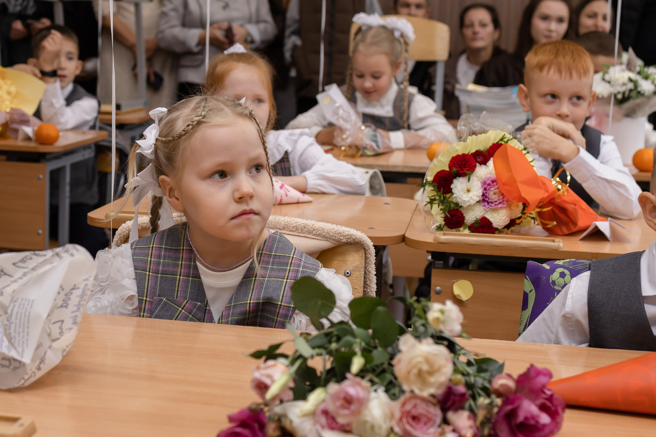 1.09.2026, школа № 10: фото с линейки и первого урока