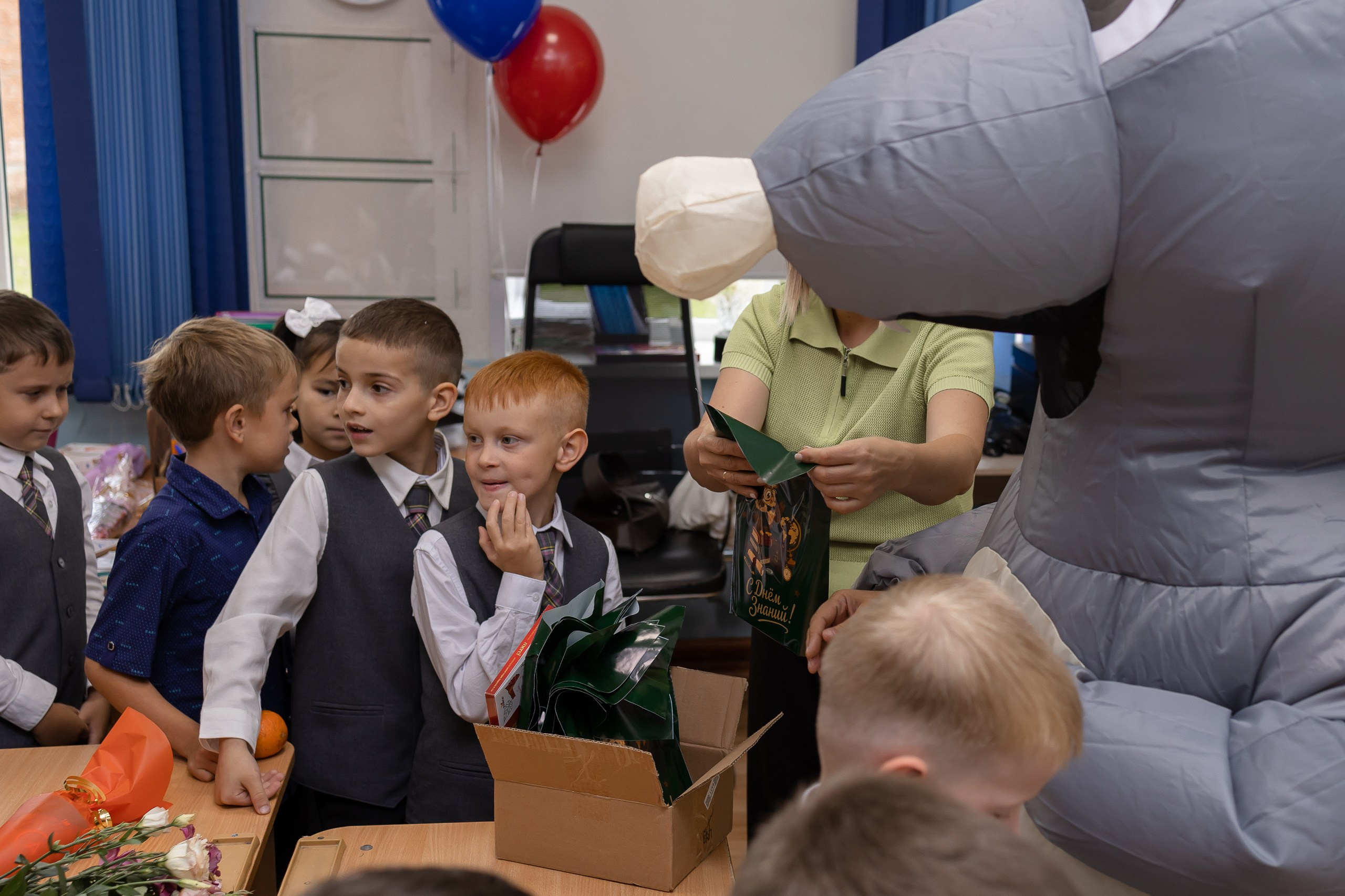 1.09.2026, школа № 10: фото с линейки и первого урока