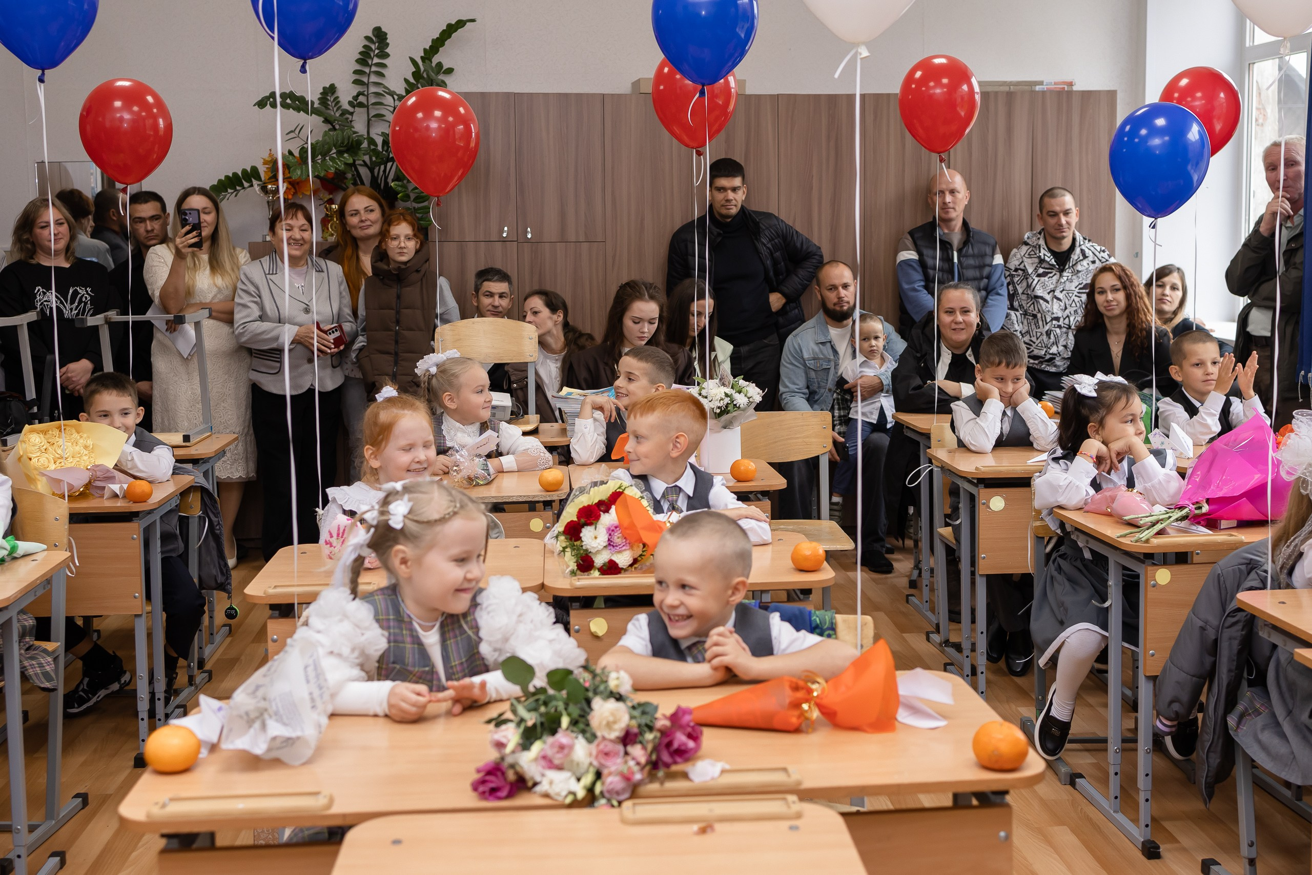 1.09.2026, школа № 10: фото с линейки и первого урока