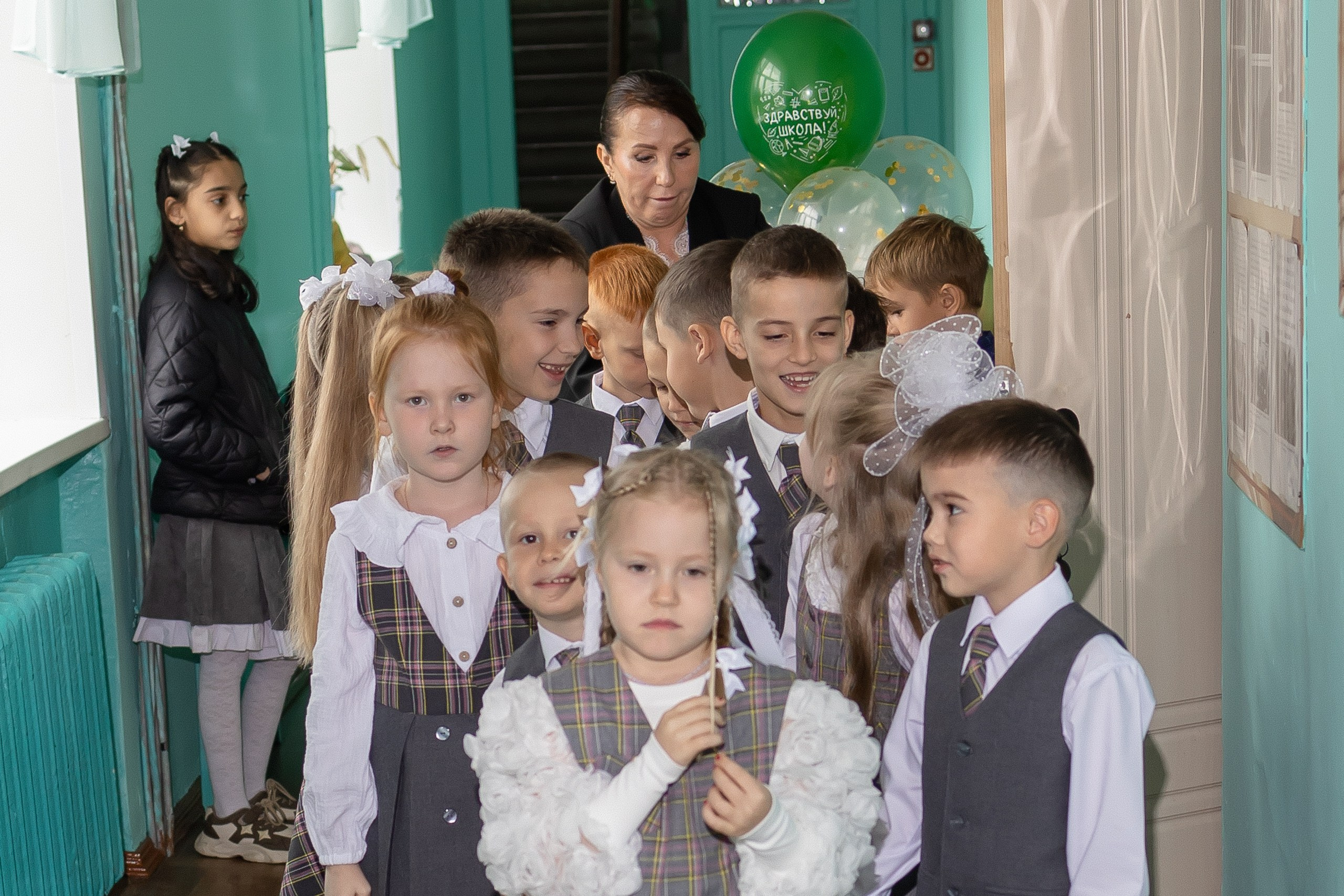 1.09.2026, школа № 10: фото с линейки и первого урока