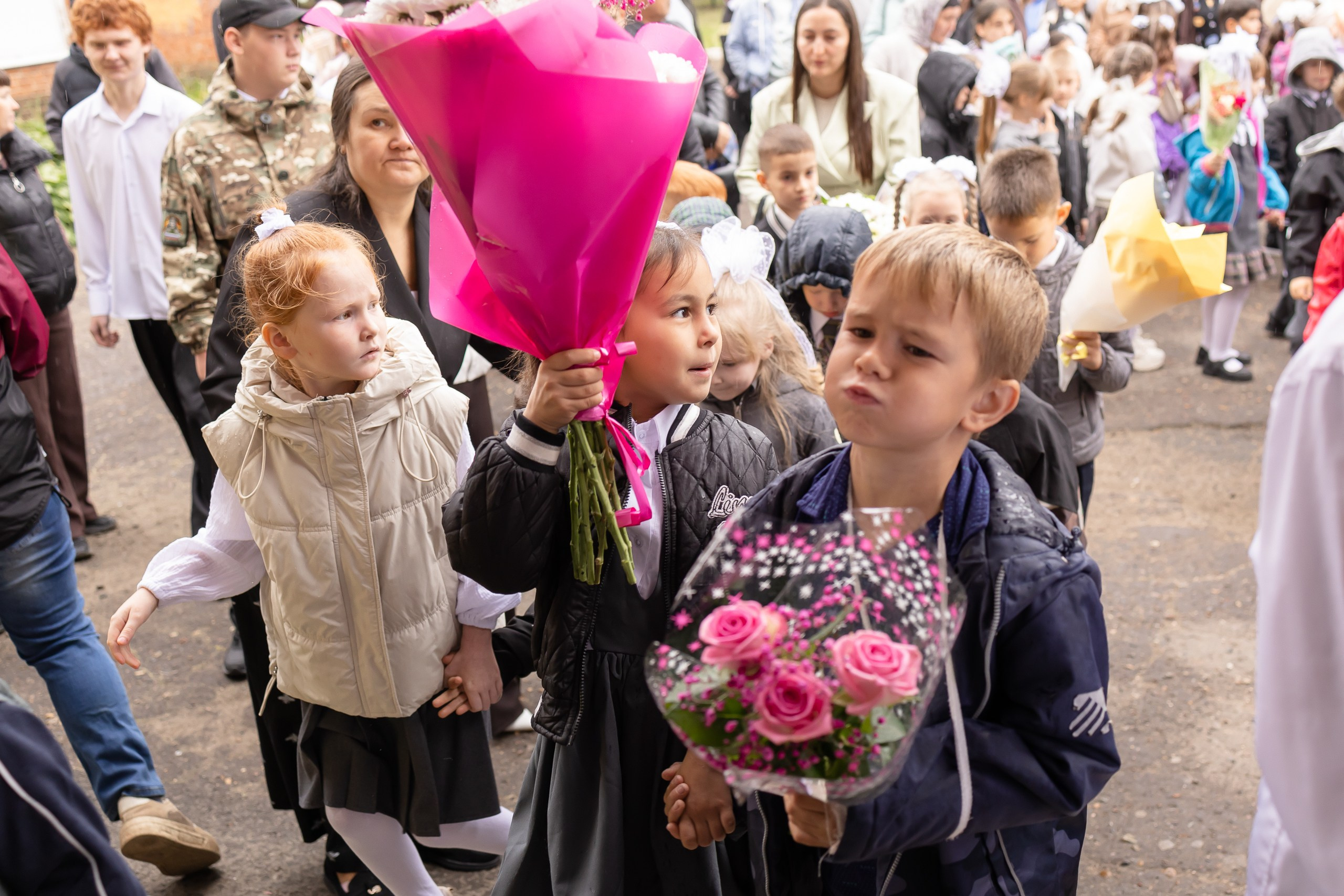 1.09.2026, школа № 10: фото с линейки и первого урока