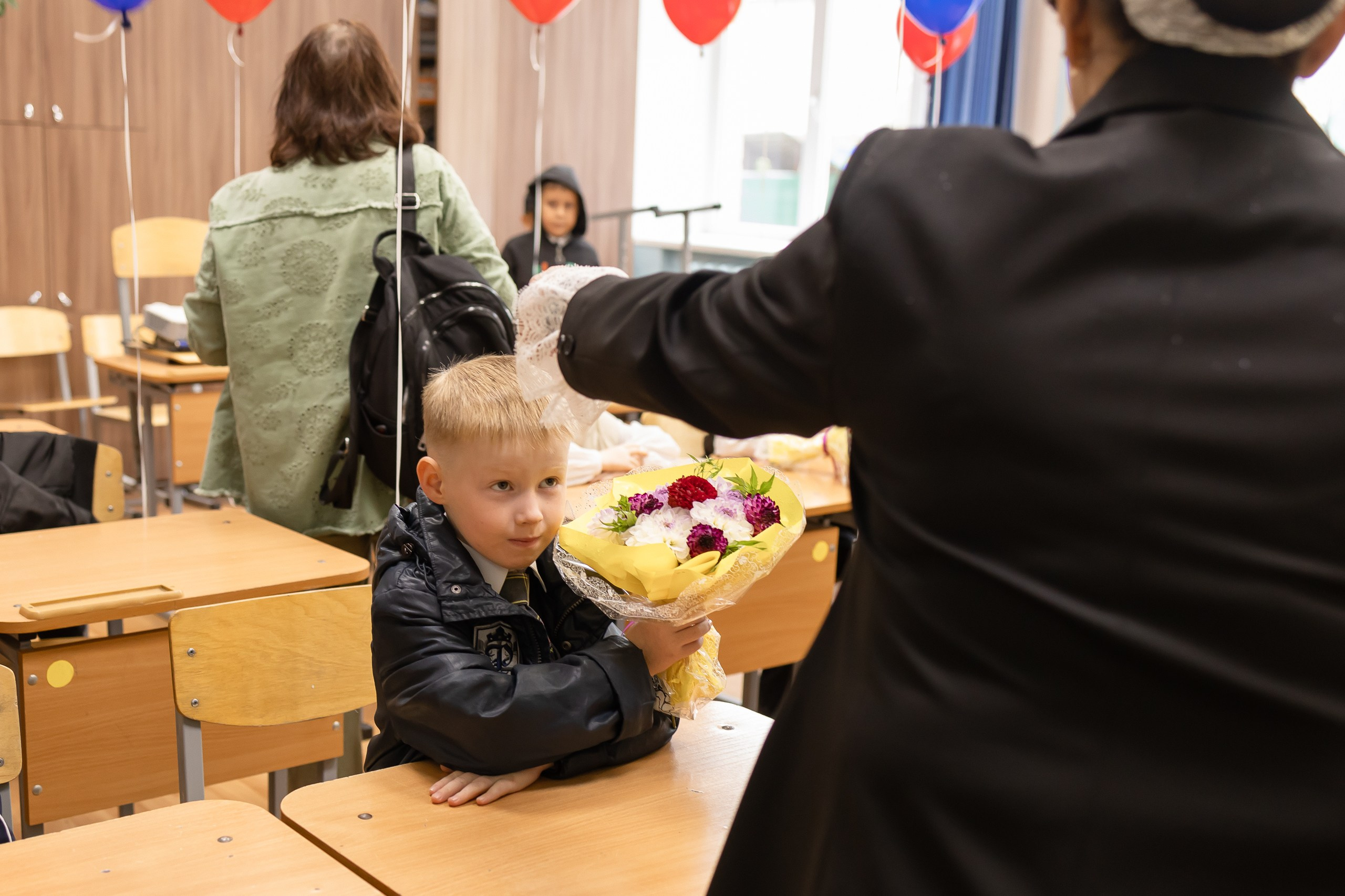 1.09.2026, школа № 10: фото с линейки и первого урока