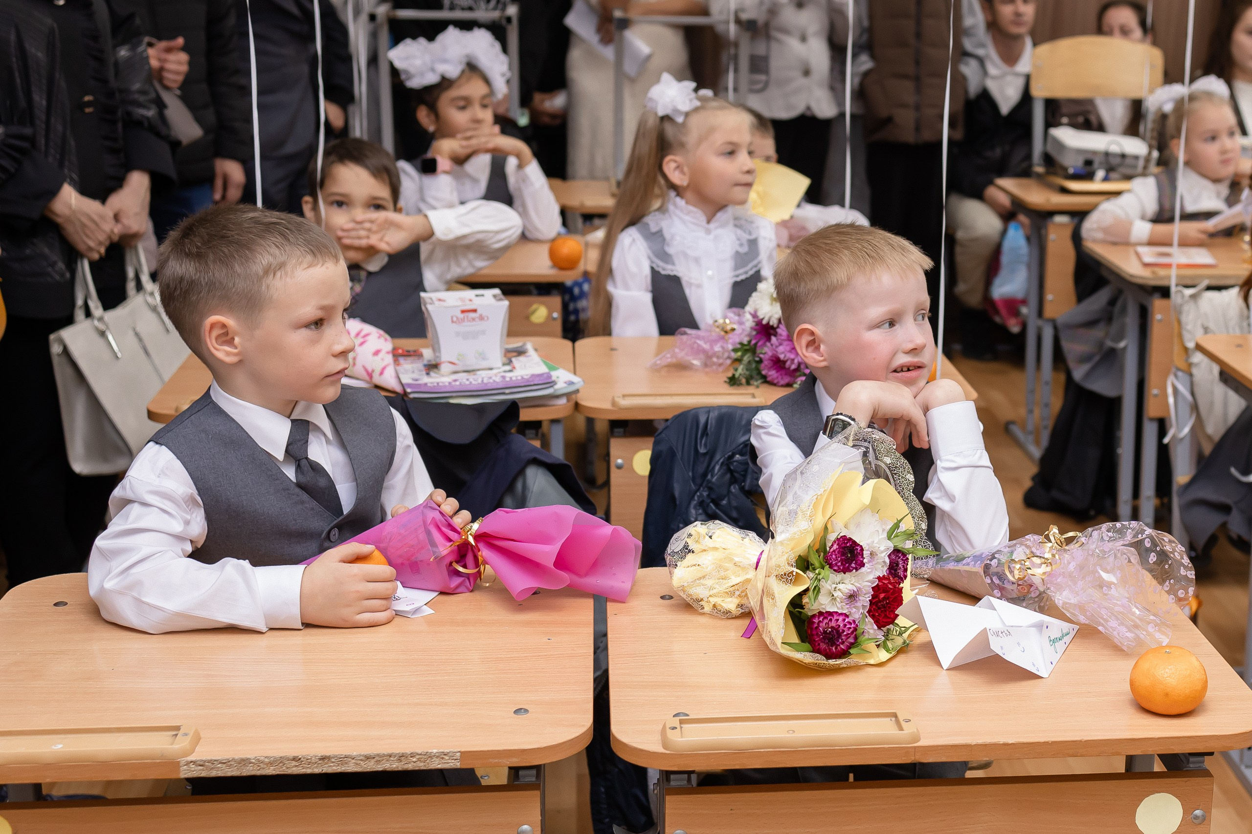 1.09.2026, школа № 10: фото с линейки и первого урока