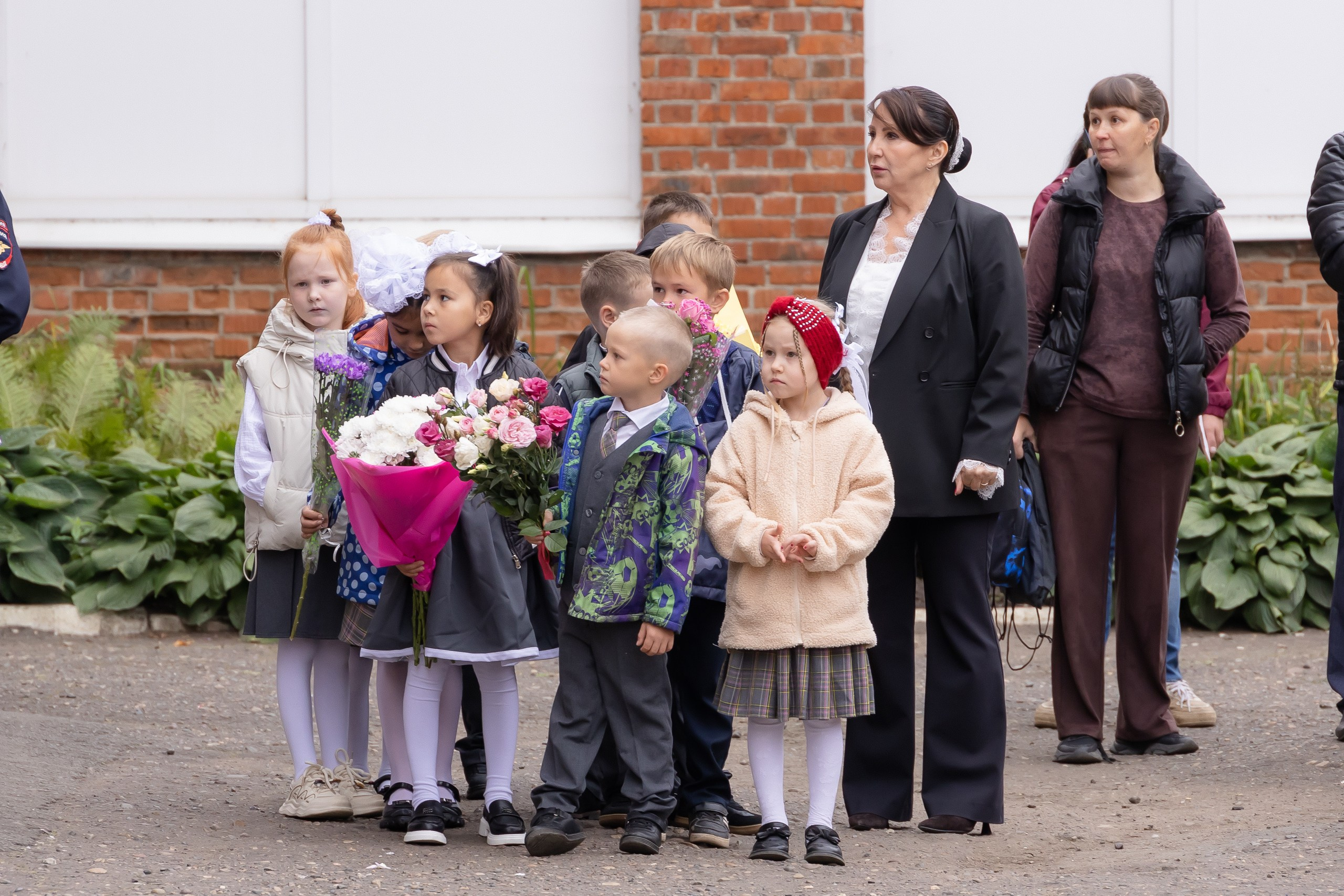 1.09.2026, школа № 10: фото с линейки и первого урока