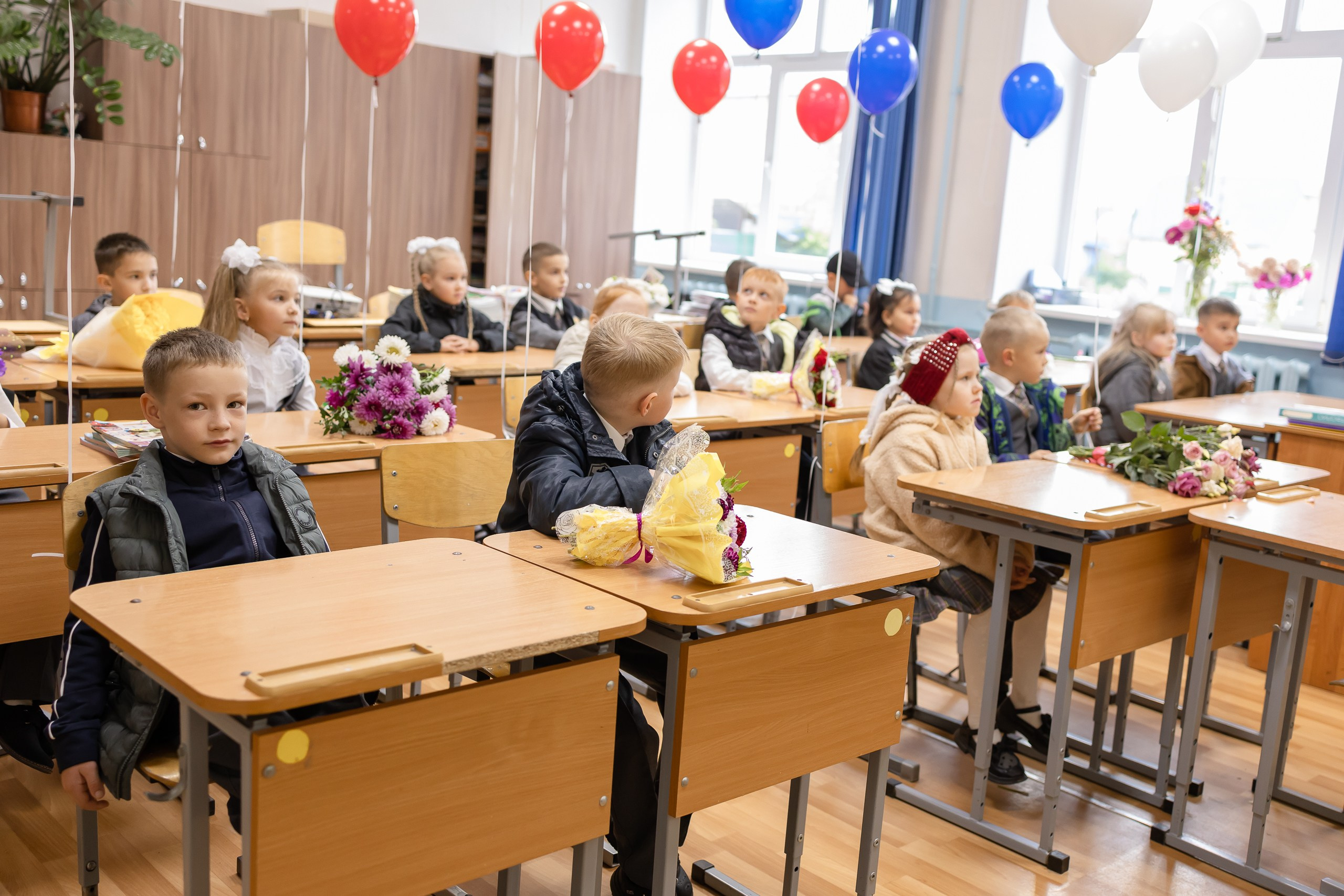 1.09.2026, школа № 10: фото с линейки и первого урока