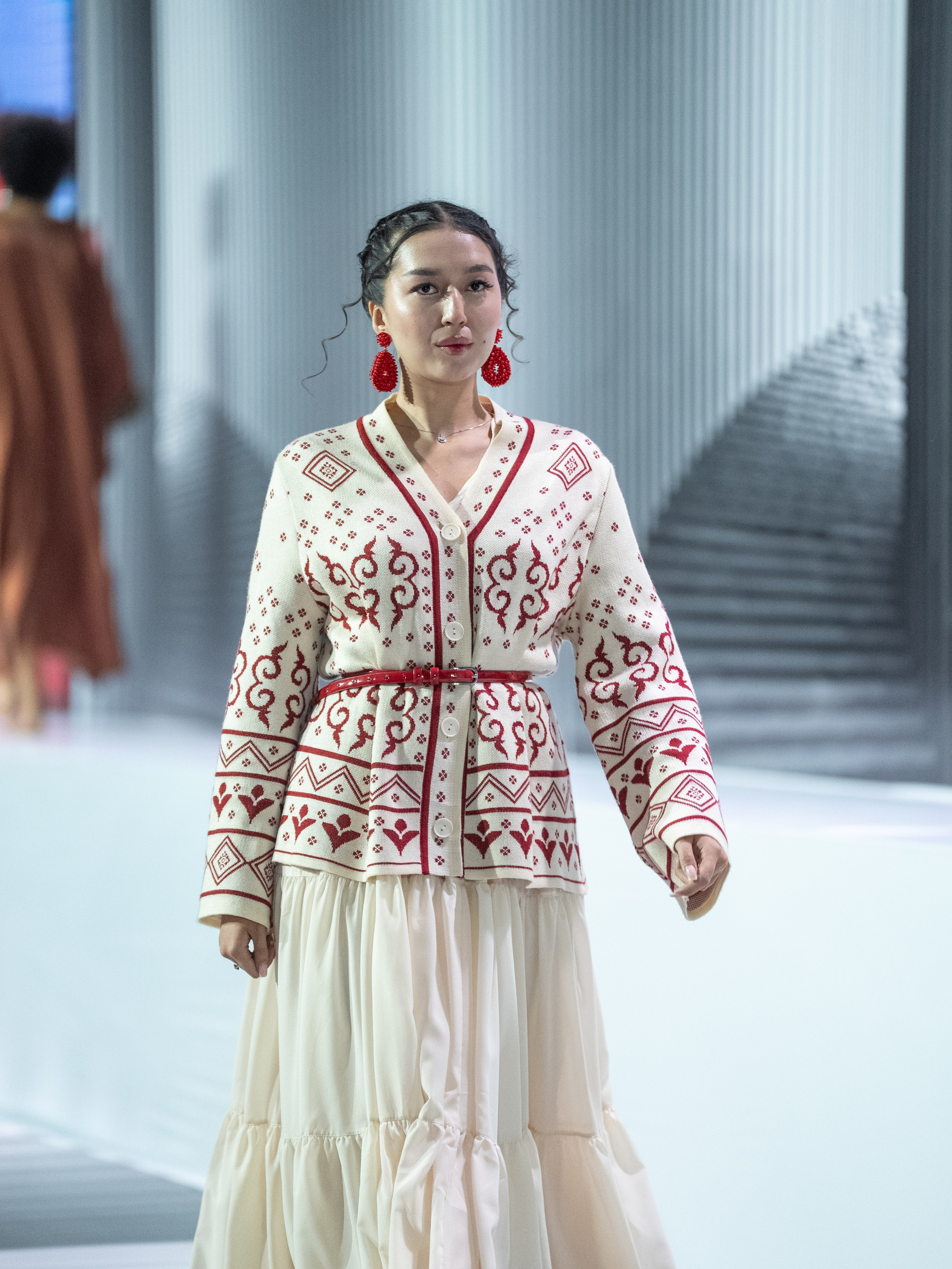 Brand AINASH QARA. Сайт Алматинского НЮ АРТ, будуар и фэшн фотографа Дениса Карпенко