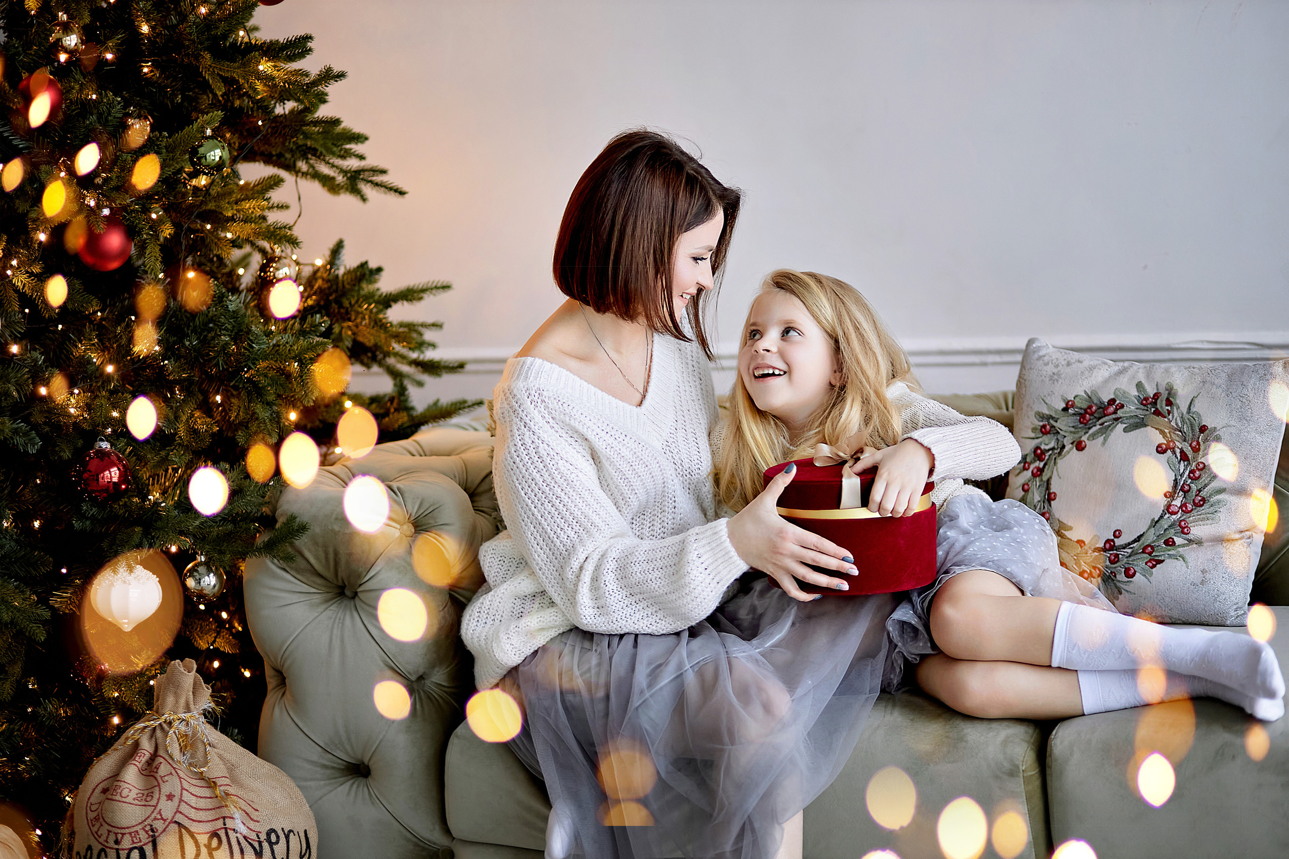 Фотосессия для мамы и дочки на новый год в студии. Фотограф в Минске Анна Кучинская