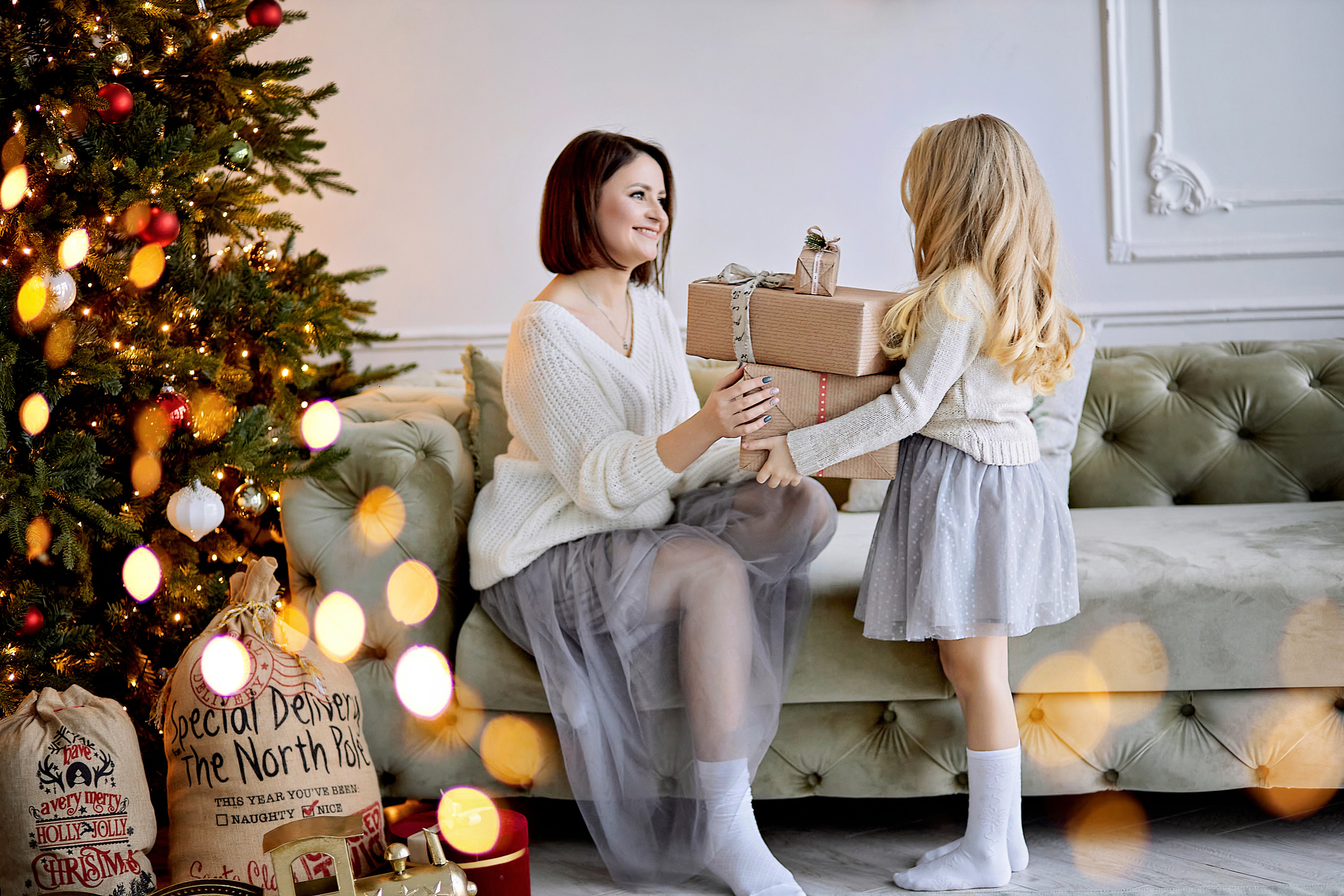 Фотосессия для мамы и дочки на новый год в студии. Фотограф в Минске Анна Кучинская