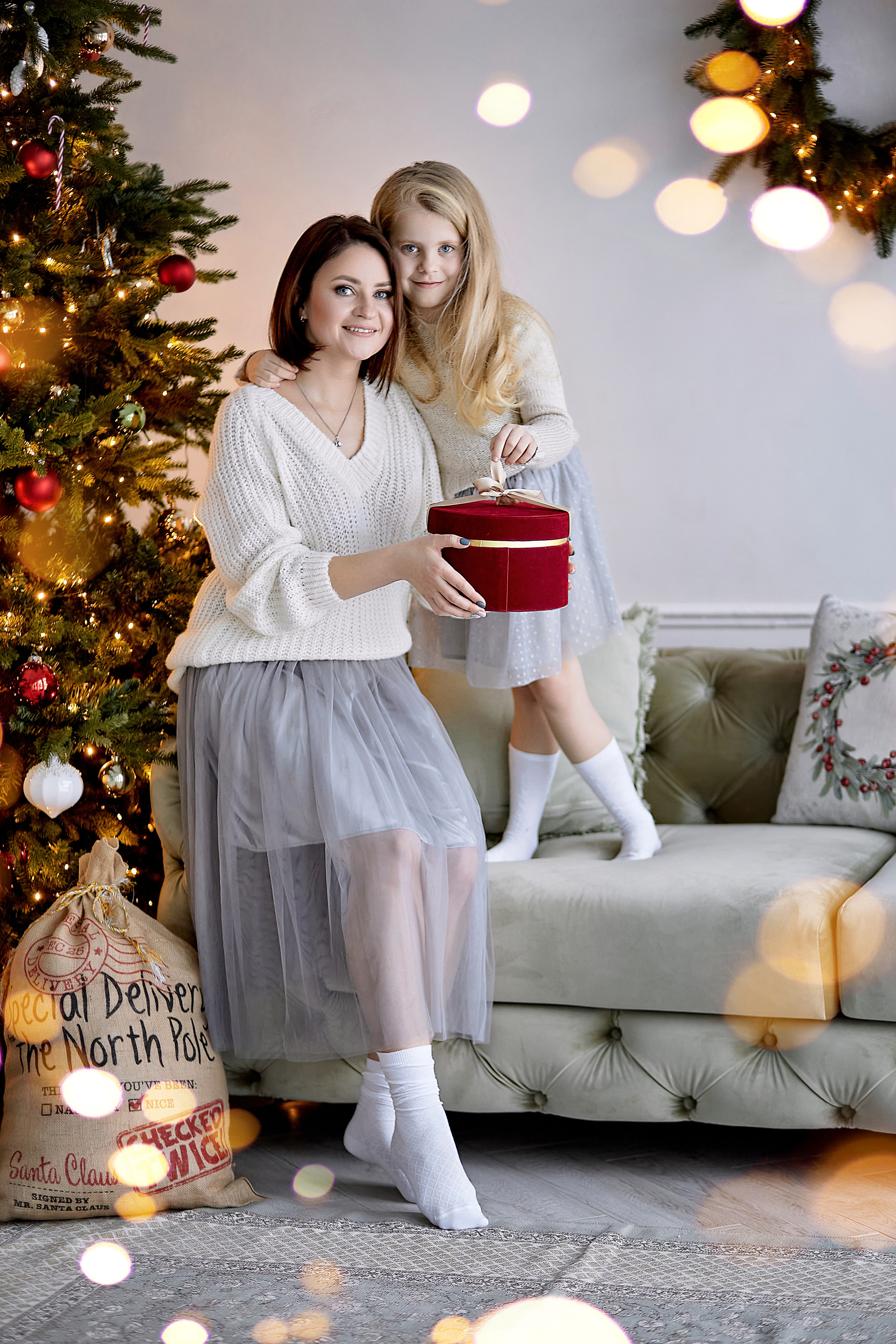 Фотосессия для мамы и дочки на новый год в студии. Фотограф в Минске Анна Кучинская