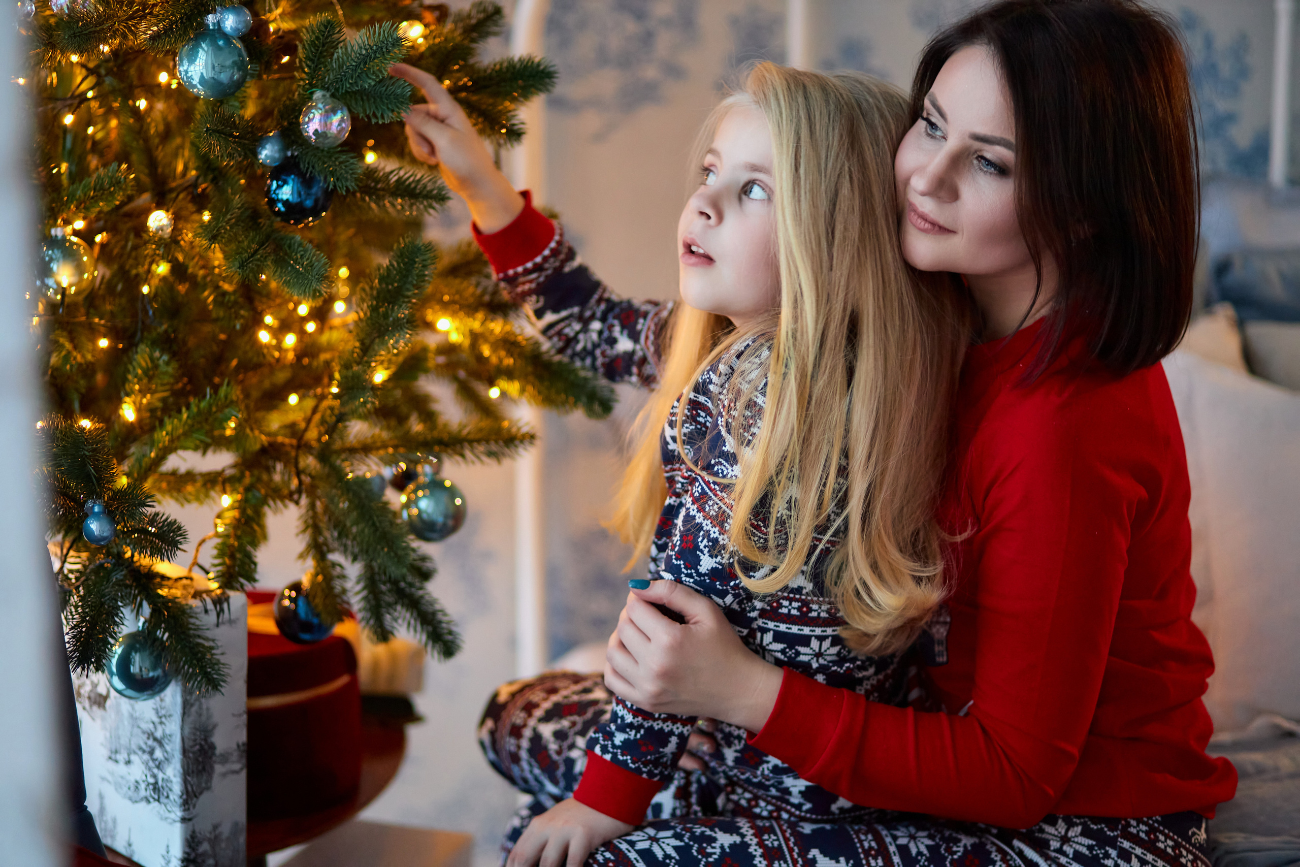 Фотосессия для мамы и дочки на новый год в студии. Фотограф в Минске Анна Кучинская