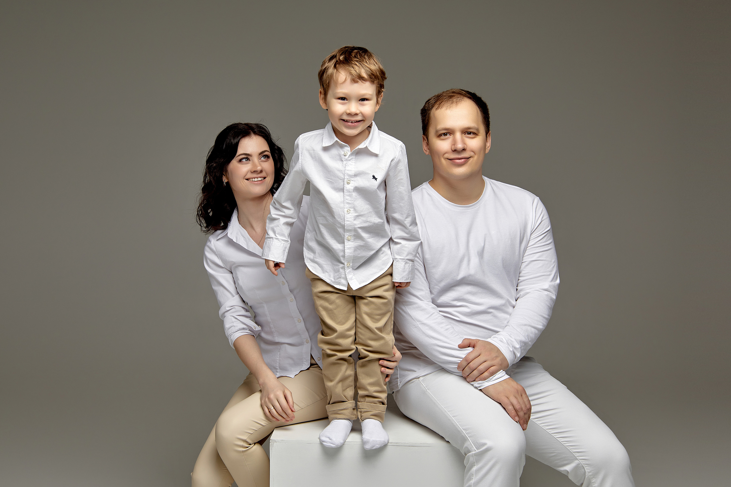 Семейная студийная фотосессия. Фотограф в Минске Анна Кучинская