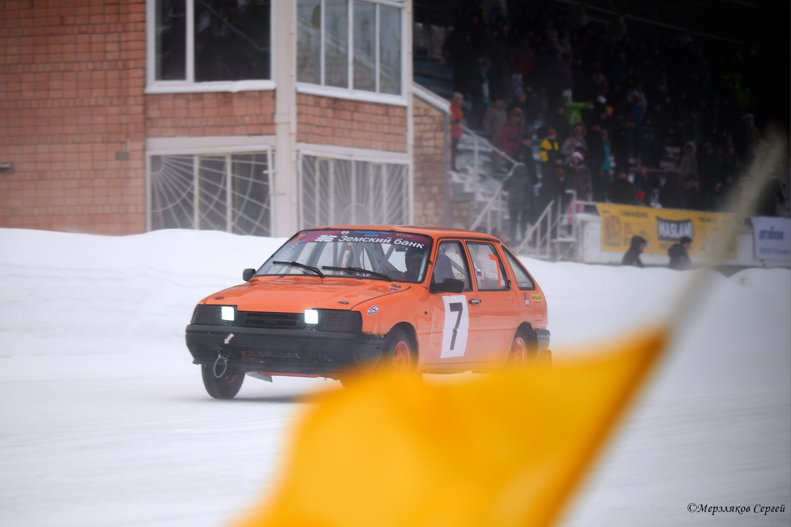 Трековые автогонки на льду Чемпионат России. Спортивный репортажный фотограф в Ижевске Сергей Мерзляков
