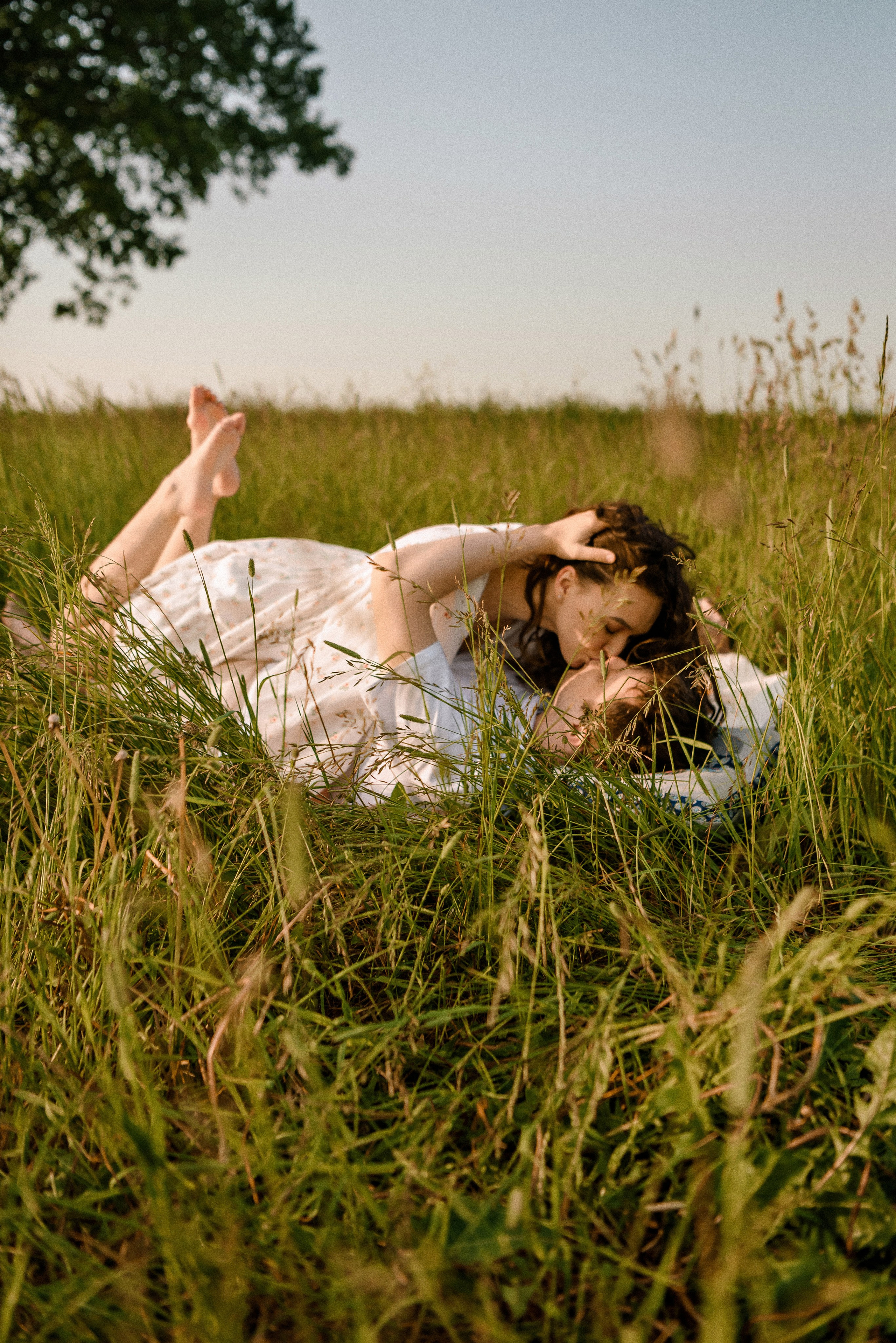 Лиза и Лёша в поле. Свадебный фотограф в Санкт-Петербурге София Шубик