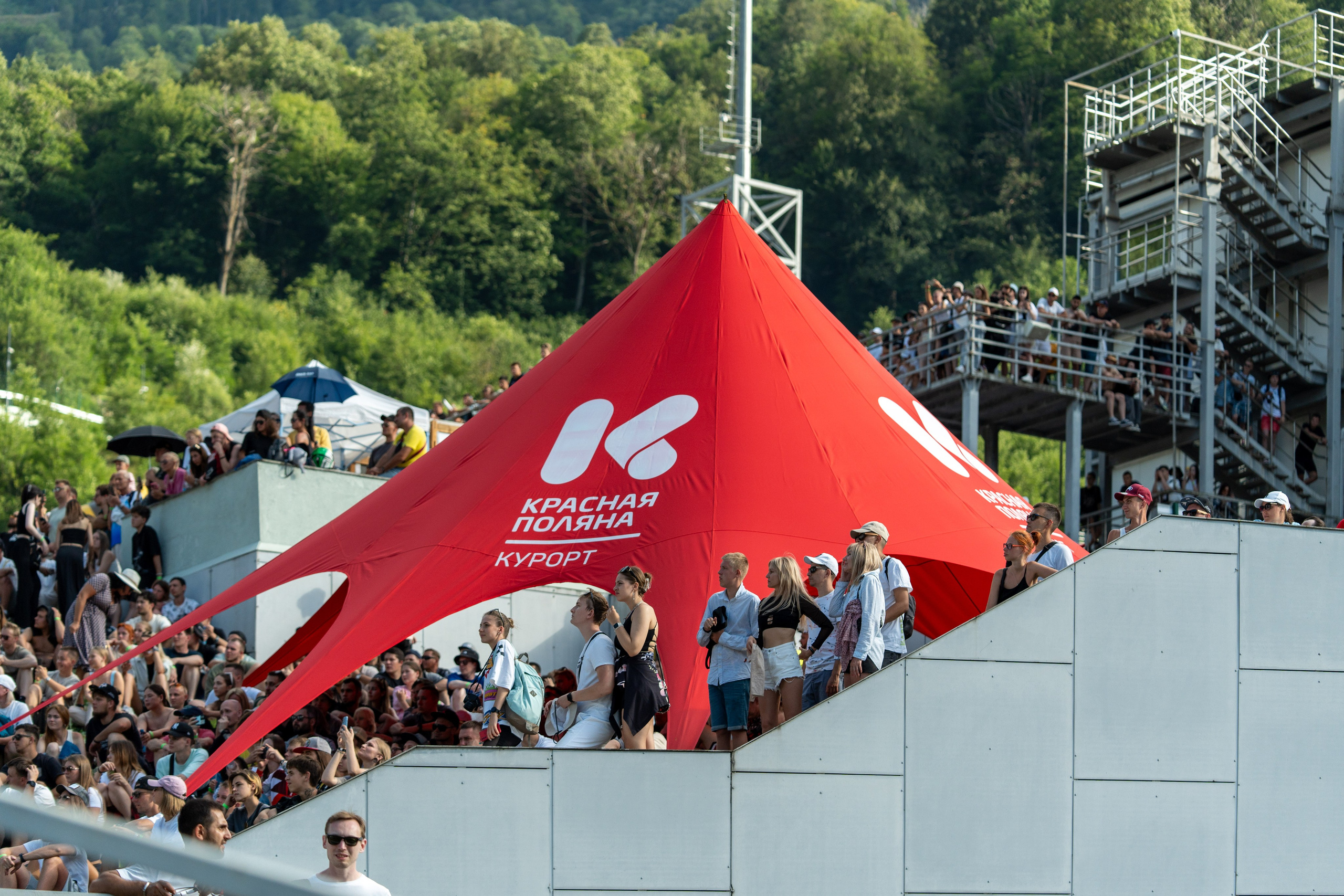 Фотоотчет партнеской интеграции для сети «Пятерочка» на фестивале «Grounded». Репортажный фотограф в Красной Поляне и Сочи Павлюченко Екатерина