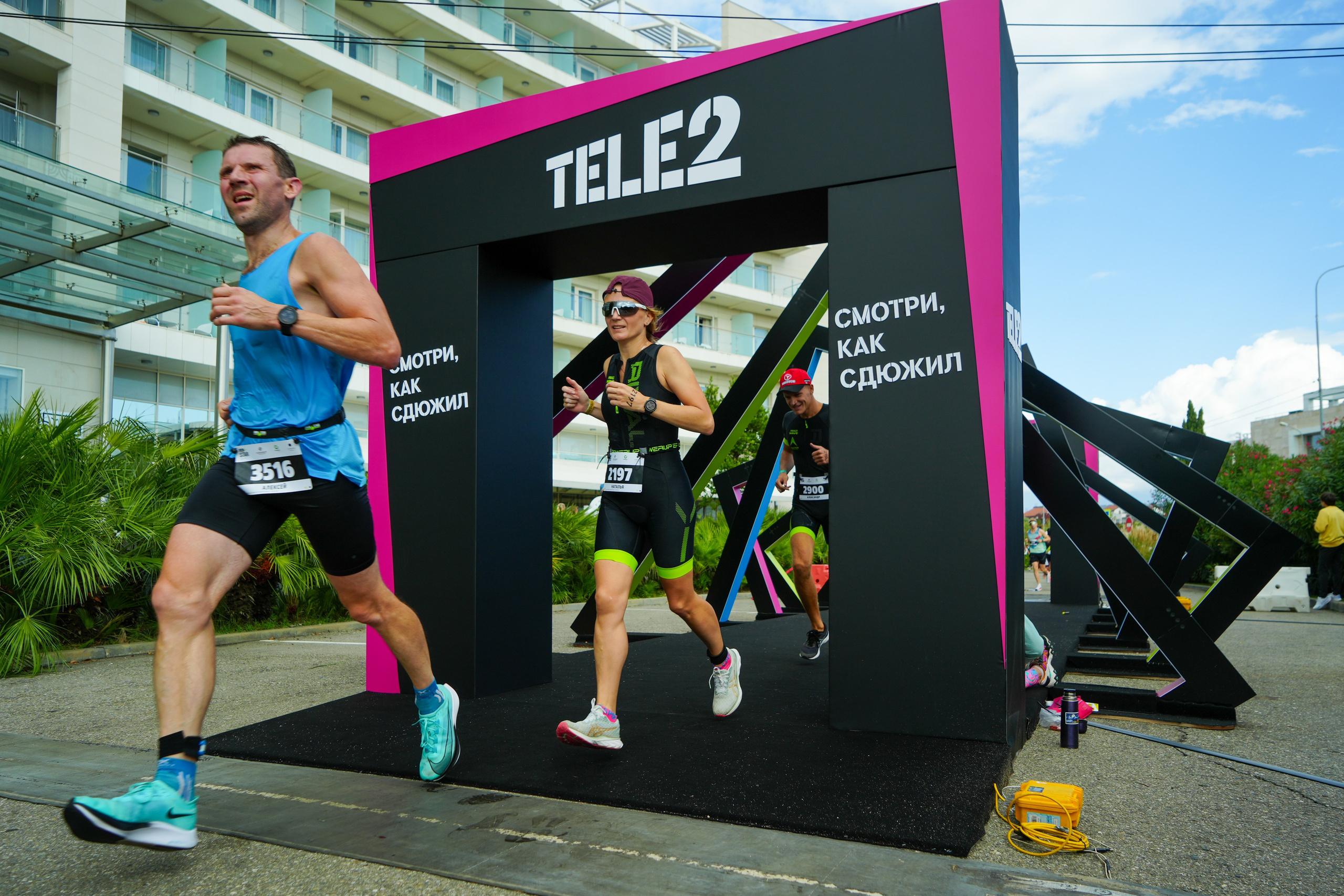 Фотоотчет партнерской интеграции для компании TELE2 на фестивале Ironstar. Репортажный фотограф в Красной Поляне и Сочи Павлюченко Екатерина