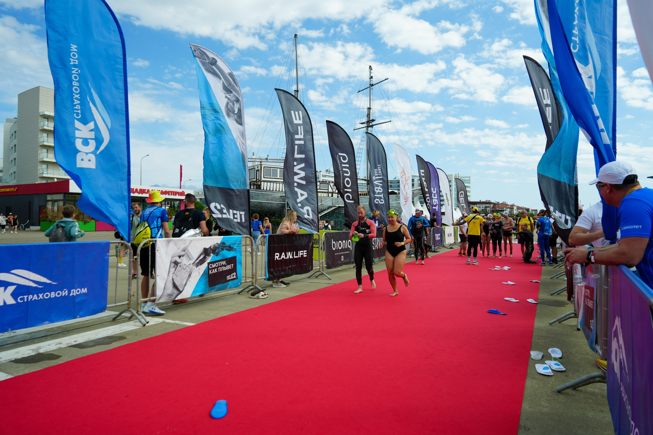 Фотоотчет партнерской интеграции для компании TELE2 на фестивале Ironstar. Репортажный фотограф в Красной Поляне и Сочи Павлюченко Екатерина