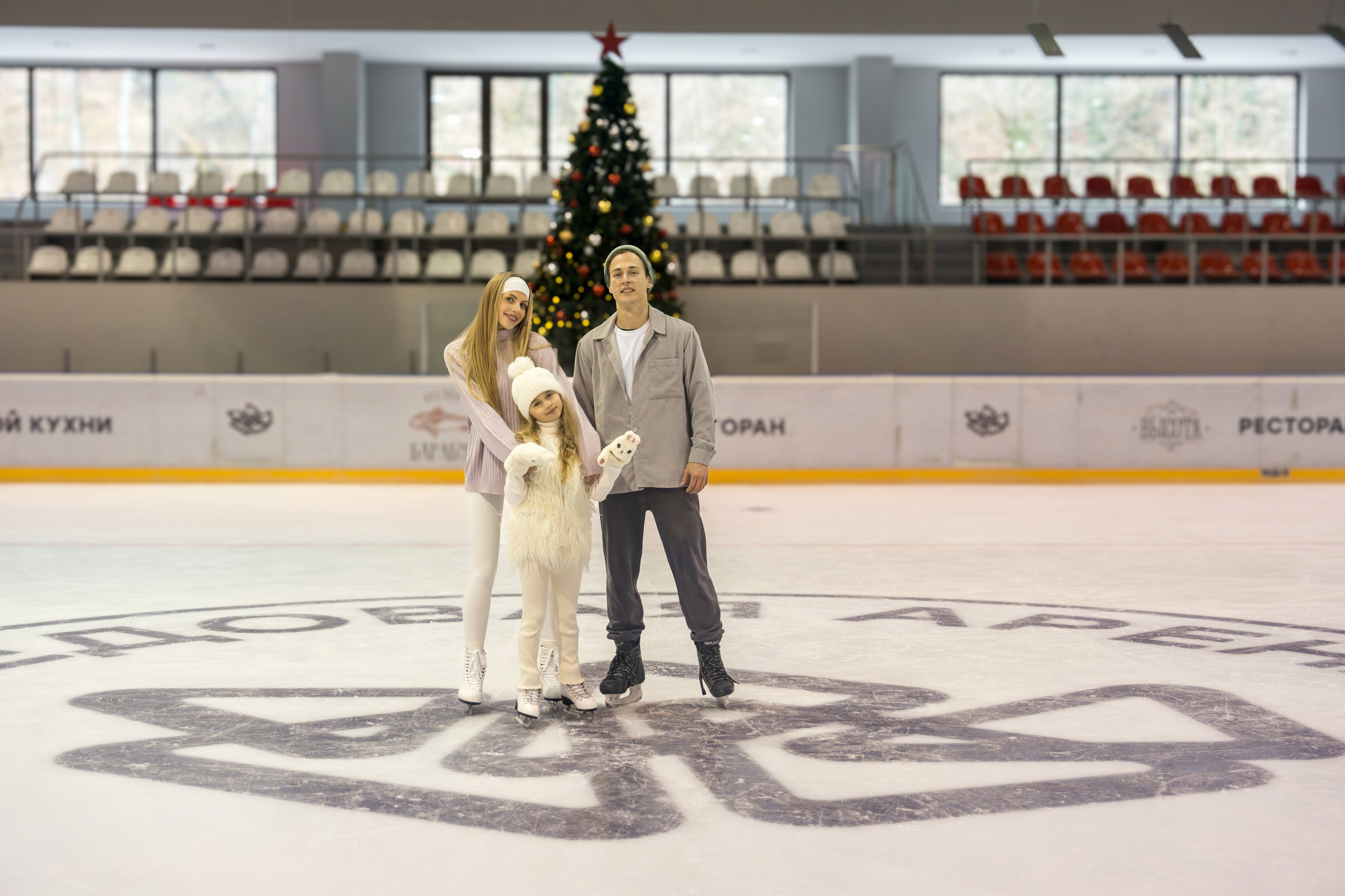 Контент съемка на катке для курорта Роза Хутор. Репортажный фотограф в Красной Поляне и Сочи Павлюченко Екатерина