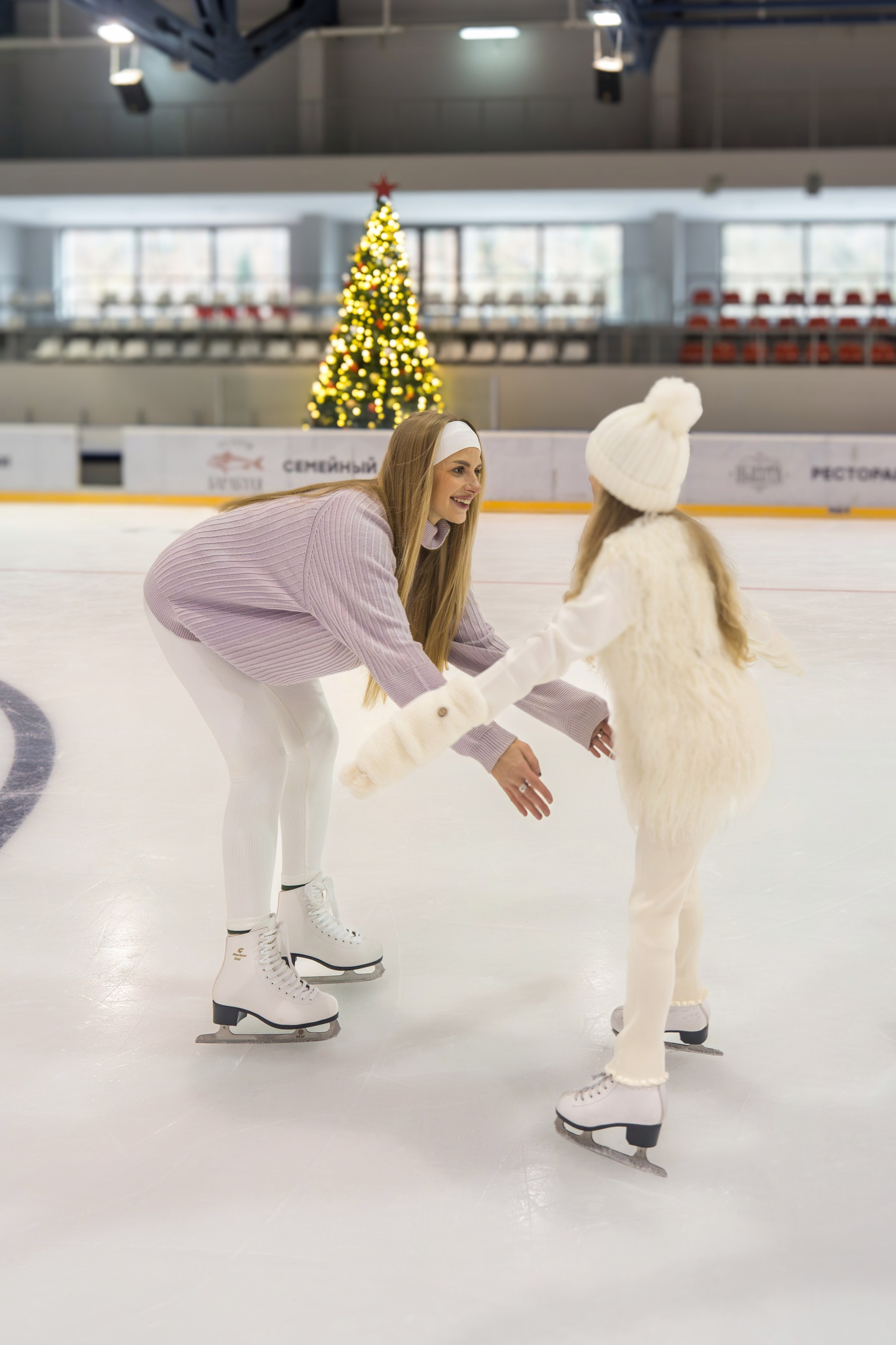 Контент съемка на катке для курорта Роза Хутор. Репортажный фотограф в Красной Поляне и Сочи Павлюченко Екатерина