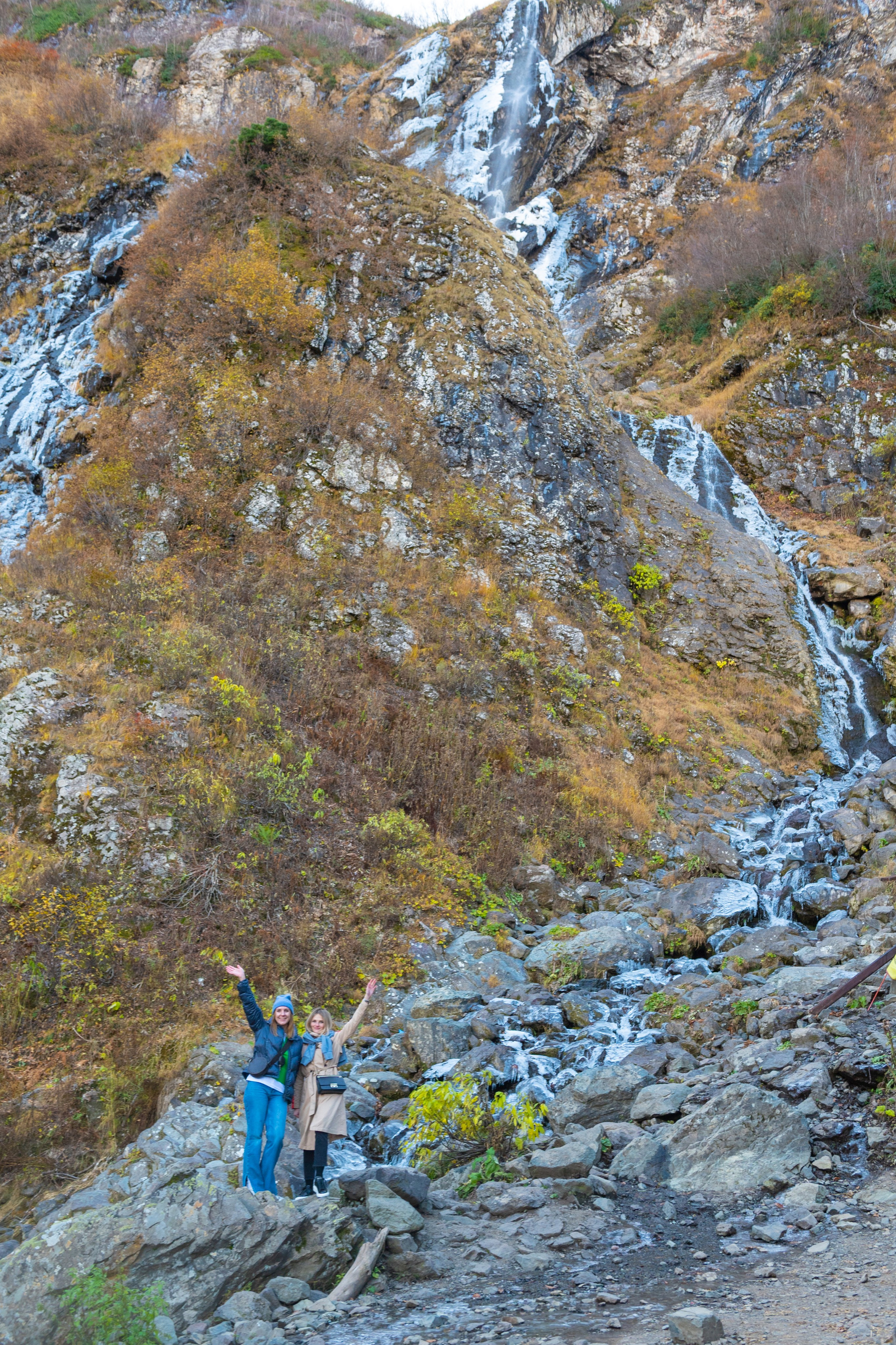 Mice мероприятие — прогулка на водопад Поликаря на курорте Красная Поляна. Репортажный фотограф в Красной Поляне и Сочи Павлюченко Екатерина