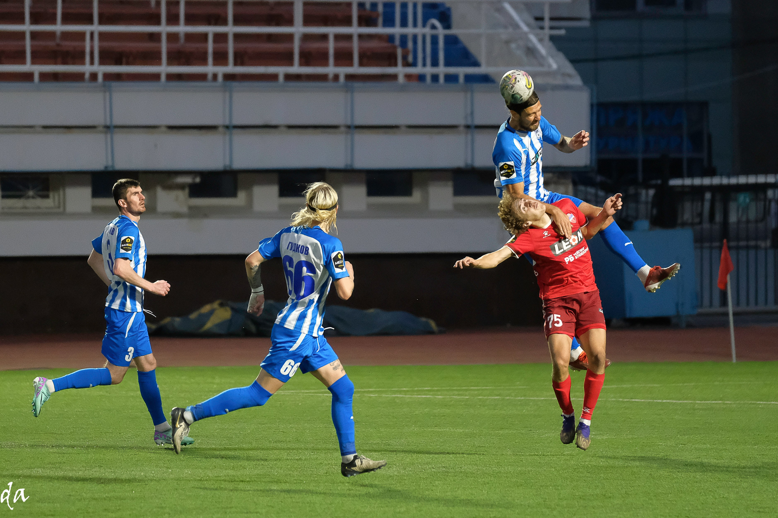 Фото футбольных матчей Первая лига ФНЛ. Фотограф Дмитрий Алексеев