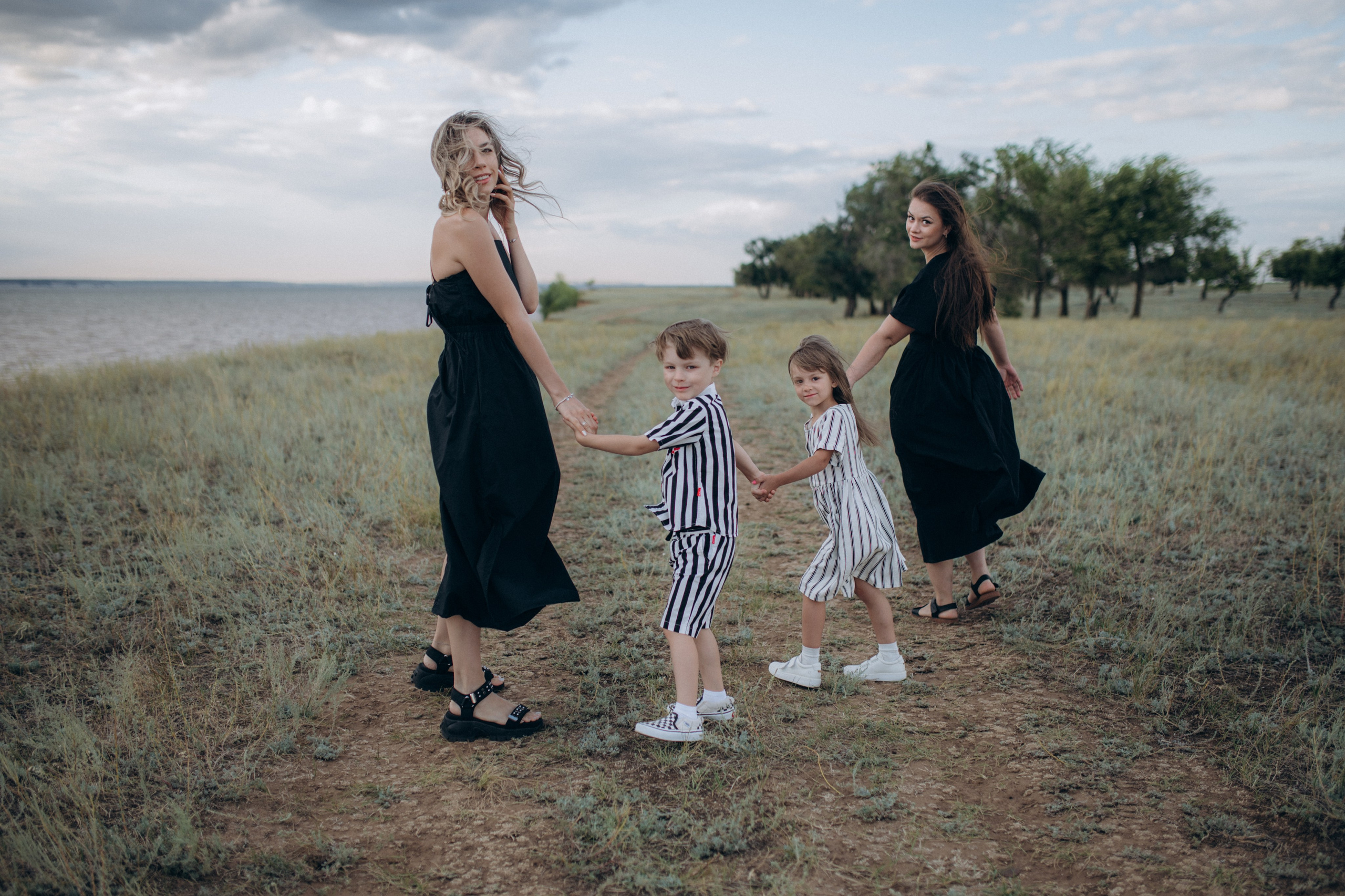 Наташа, Степа, Василиса, Лера. Www.ostermiller.ru