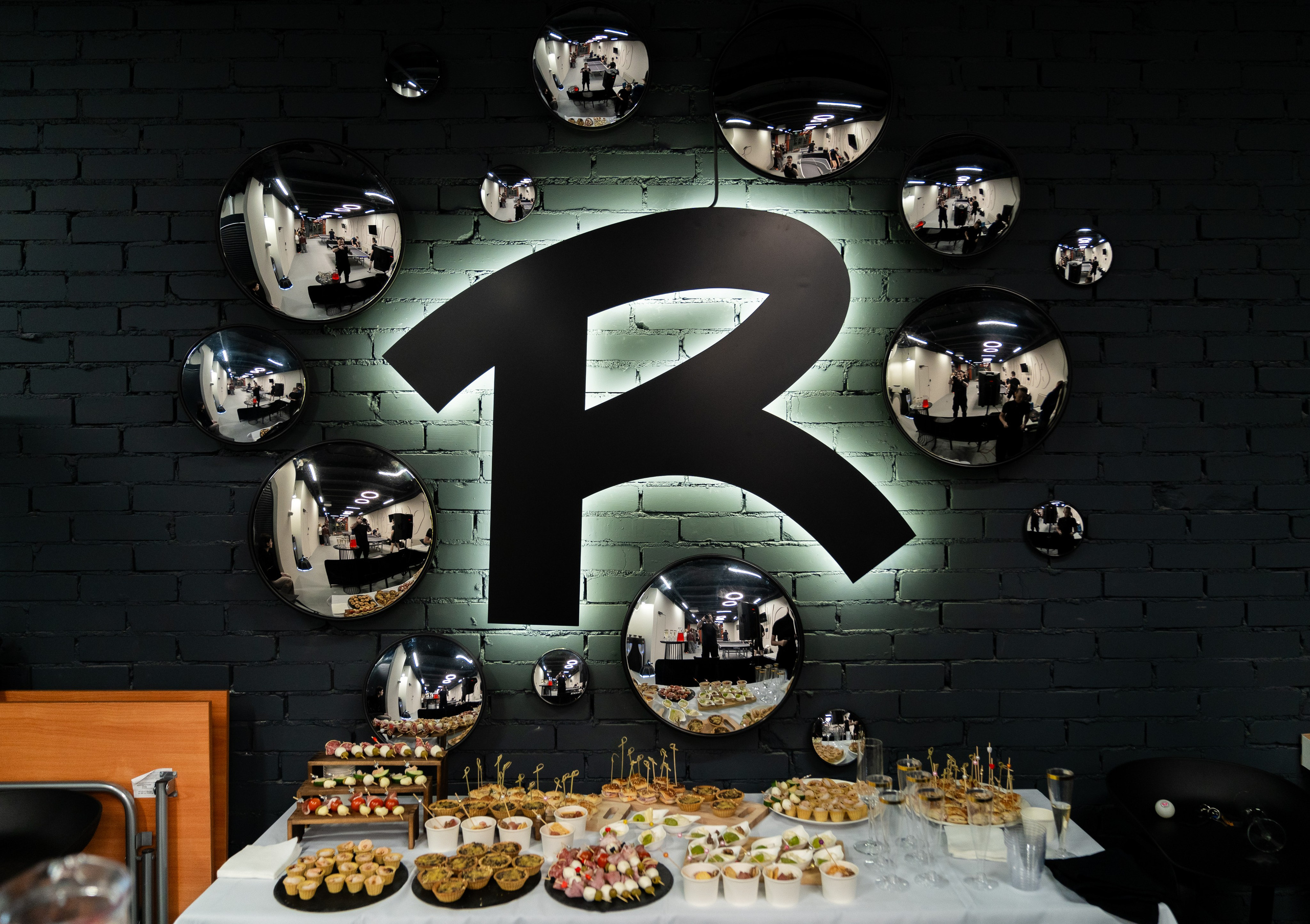 Пинг-понг клуб Ракетка, Брусницын квартал, клуб Ракетка Санкт-Петербург, клуб настольного тенниса в Санкт-Петербурге, пинг-понг клуб в Брусницын квартале Санкт-Петербург 