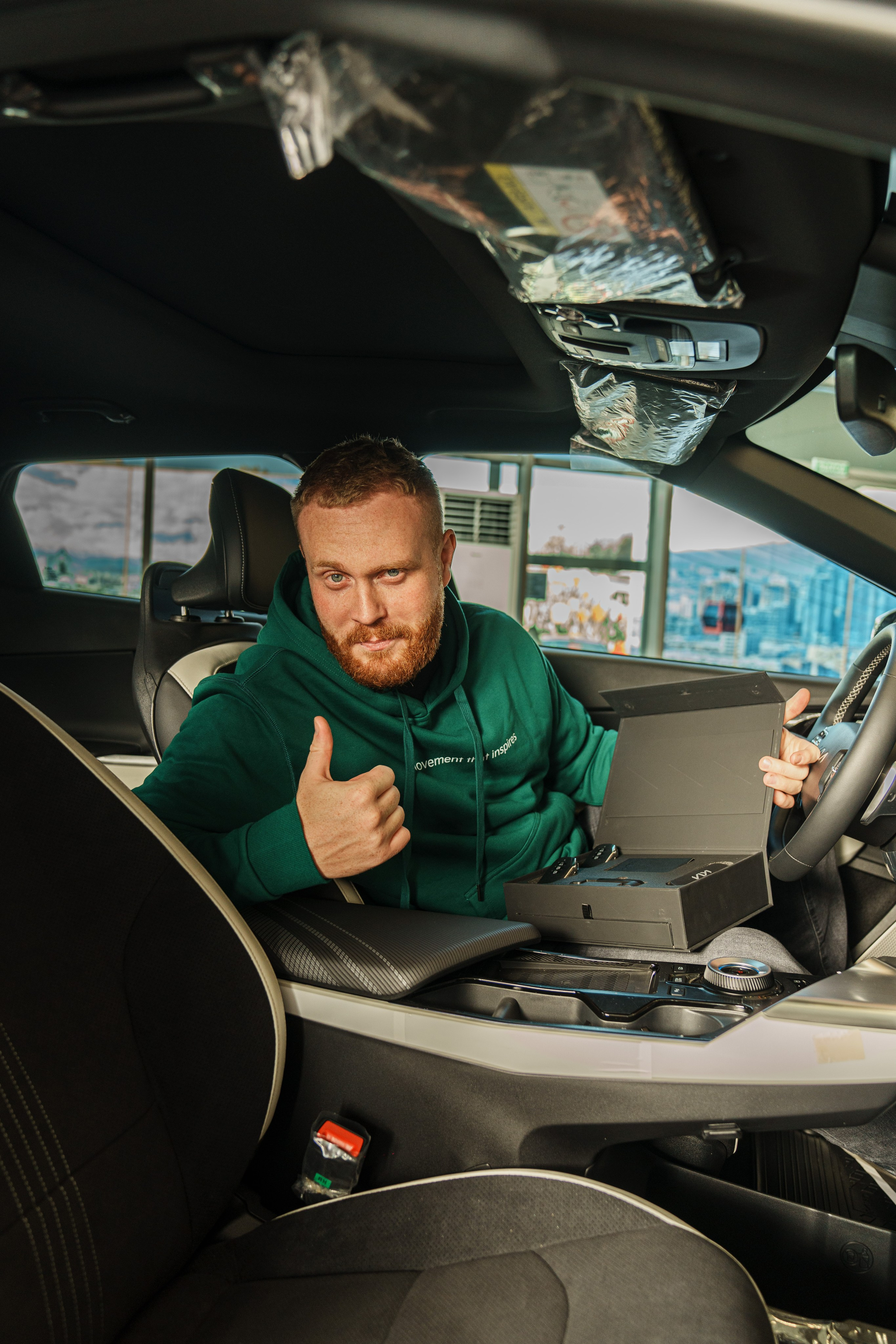 Kia EV6 Вручение Евгений Чебаткову. Фотограф TAULAN_1